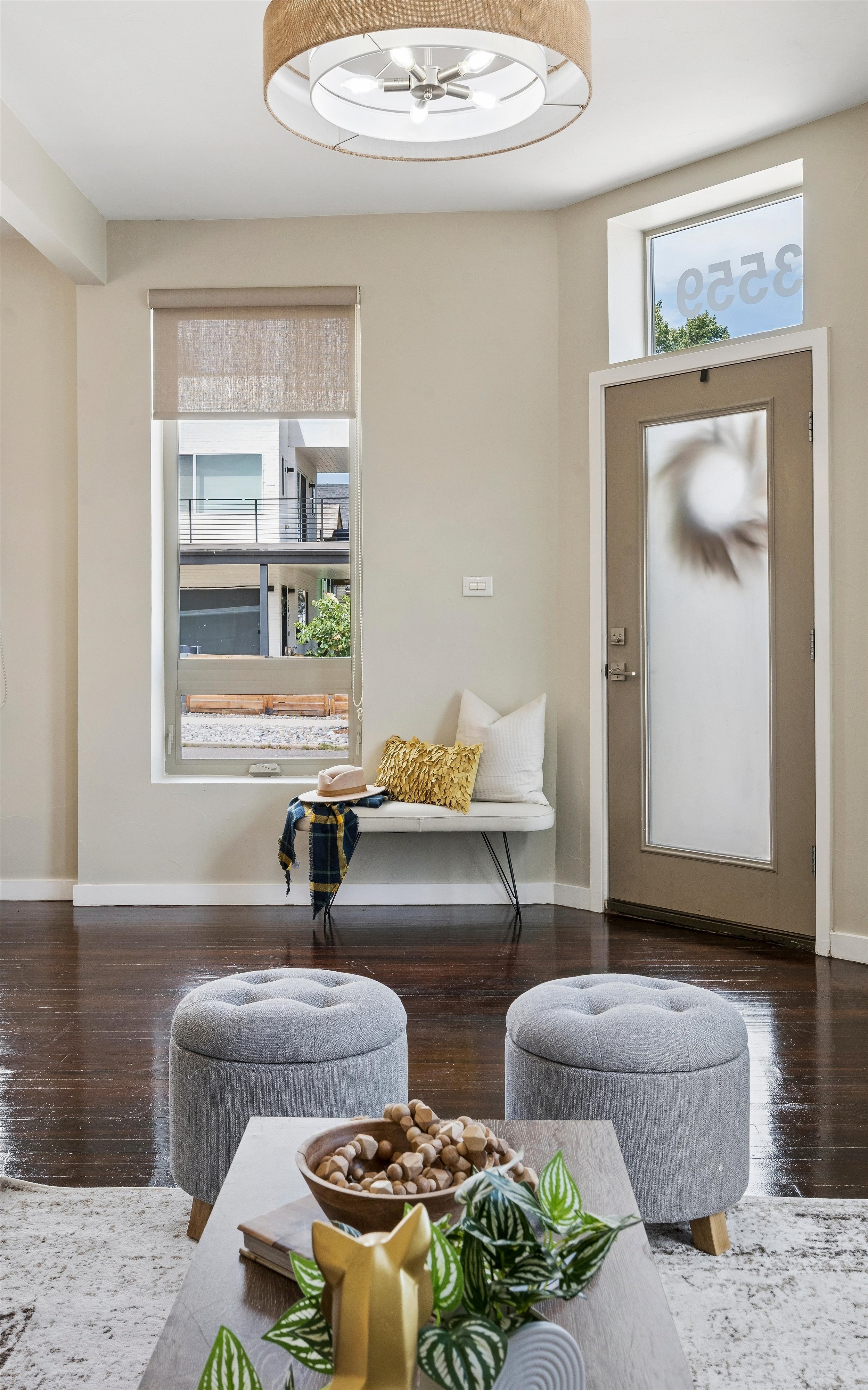  Beautifully updated residence, timeless architectural character & modern comfort - 物件實景