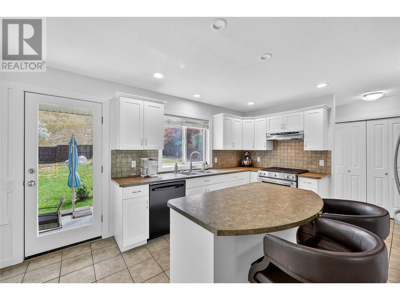 KELOWNA, British Columbia, V1W 4X9, CA, 4 Bedrooms Bedrooms, ,3 BathroomsBathrooms,Residential,For Sale,1898520