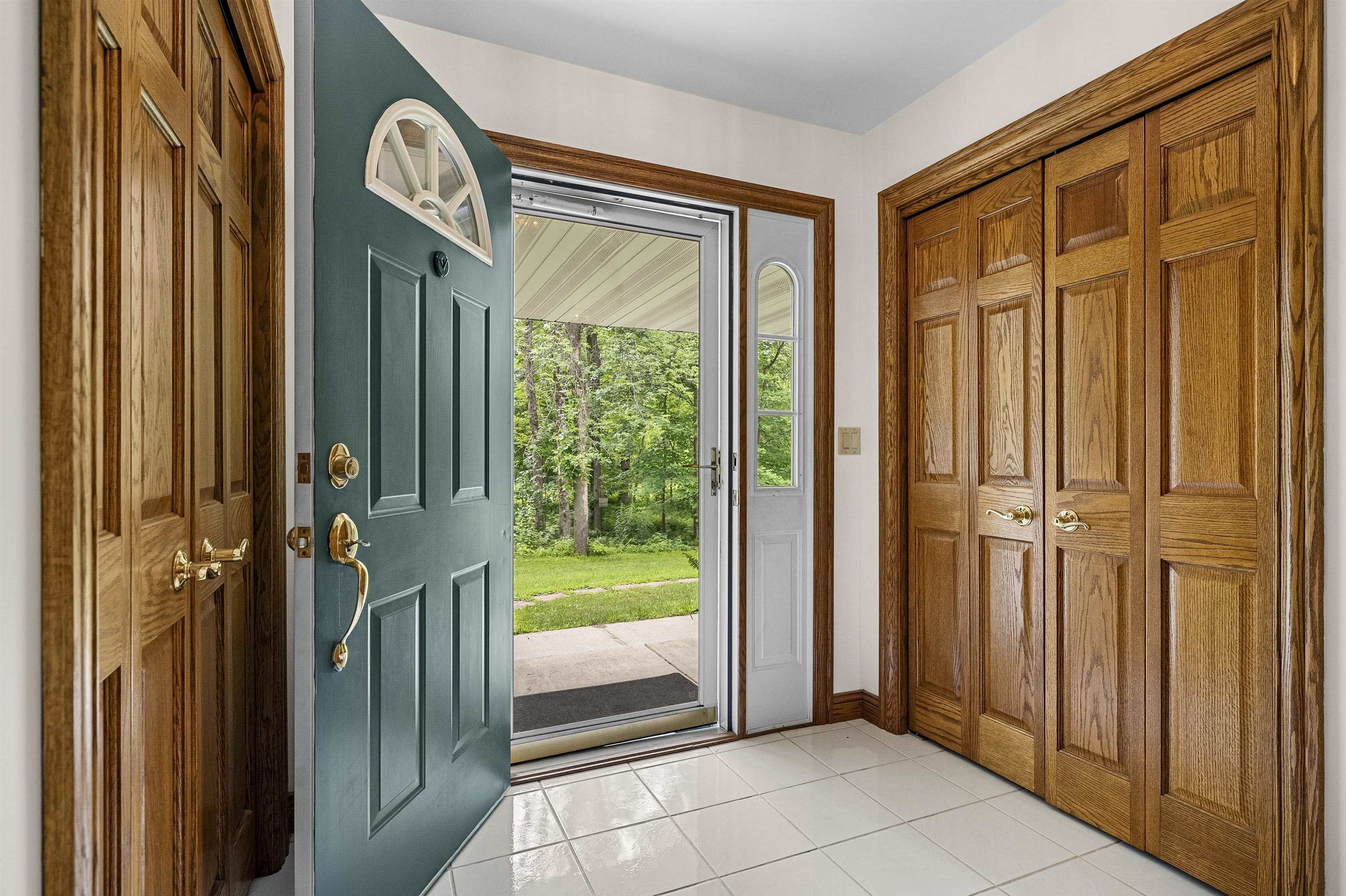 SUAMICO, Wisconsin, 54173, United States, 3 Bedrooms Bedrooms, ,4 BathroomsBathrooms,Residential,For Sale,1911099