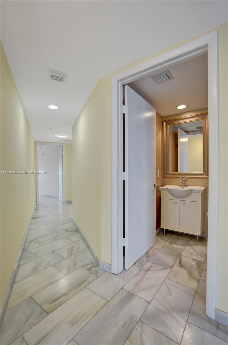 Sunny Isles Beach, Florida, 33160, United States, 2 Bedrooms Bedrooms, ,3 BathroomsBathrooms,Residential,For Sale,1794345