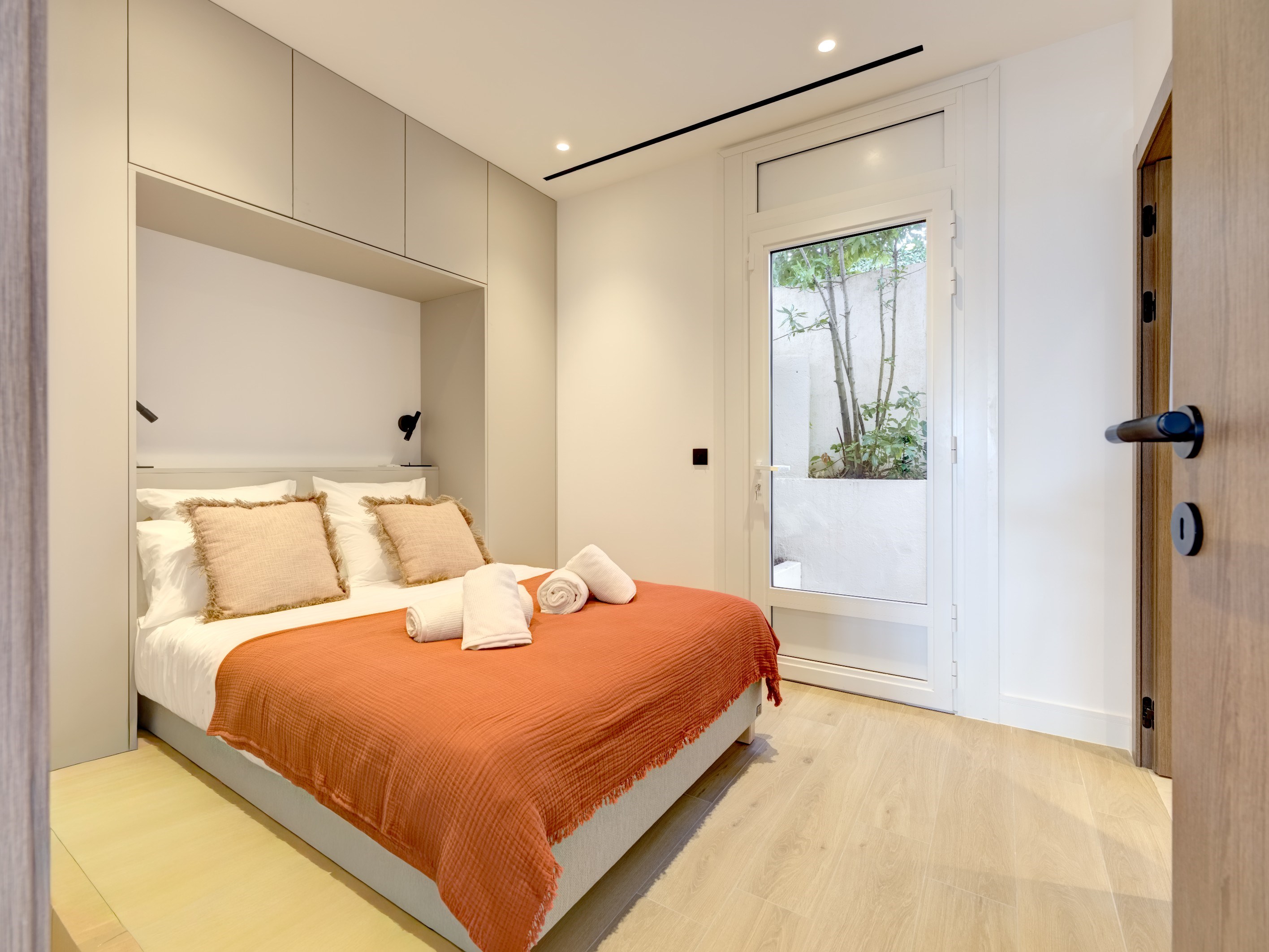  Cannes Croisette waterfront property with private garden and pool, rare duplex … - 物件實景