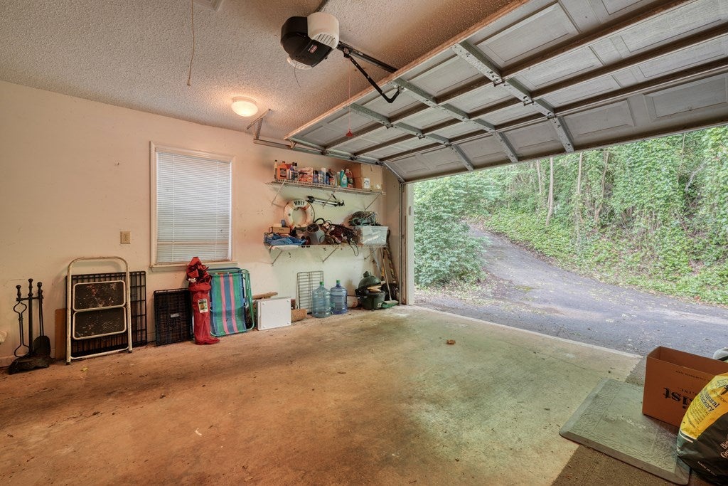 Hayesville, North Carolina, 28904, United States, 3 Bedrooms Bedrooms, ,3 BathroomsBathrooms,Residential,For Sale,1862322