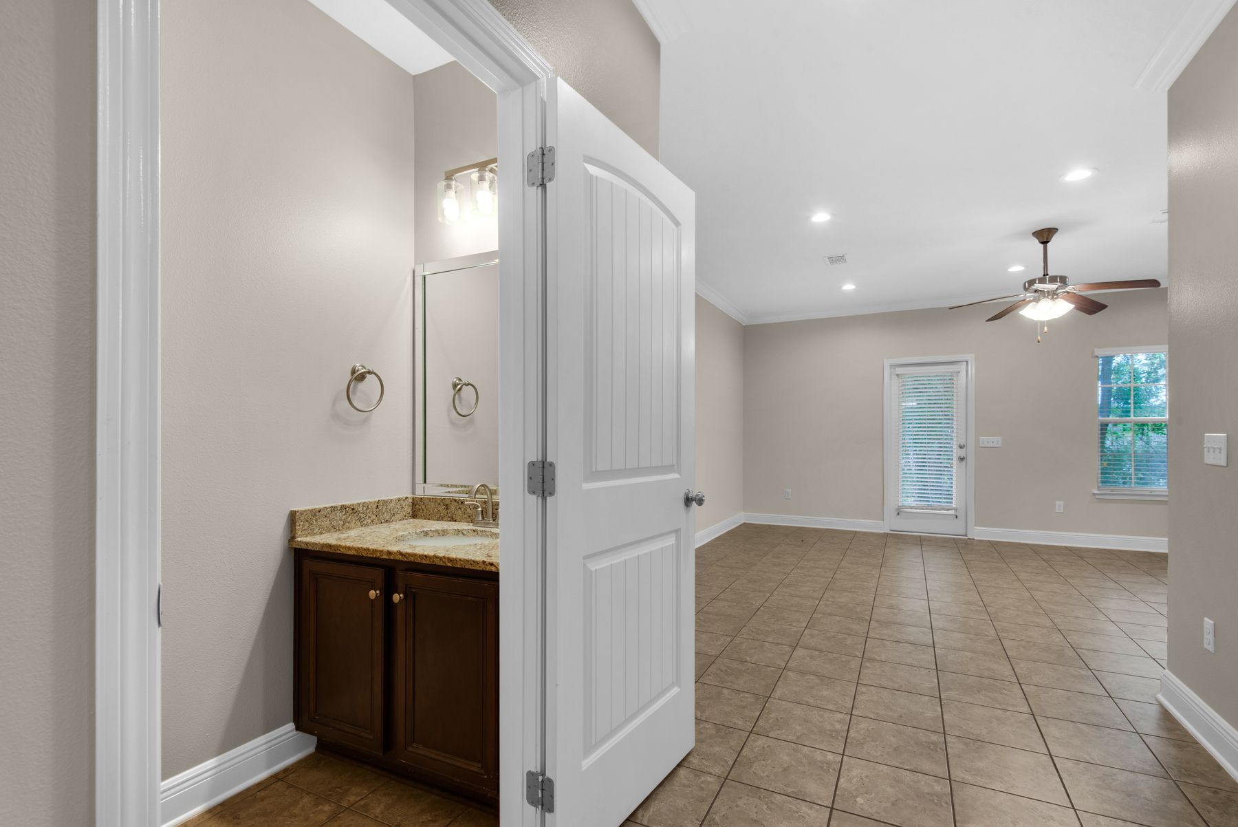  Move-In Ready Townhome Near Beaches And Bay - 物件實景
