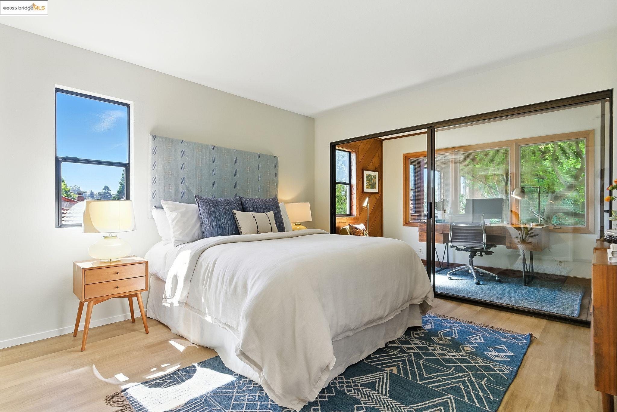 Oakland, California, 94618, United States, 2 Bedrooms Bedrooms, ,1 BathroomBathrooms,Residential,For Sale,1925064
