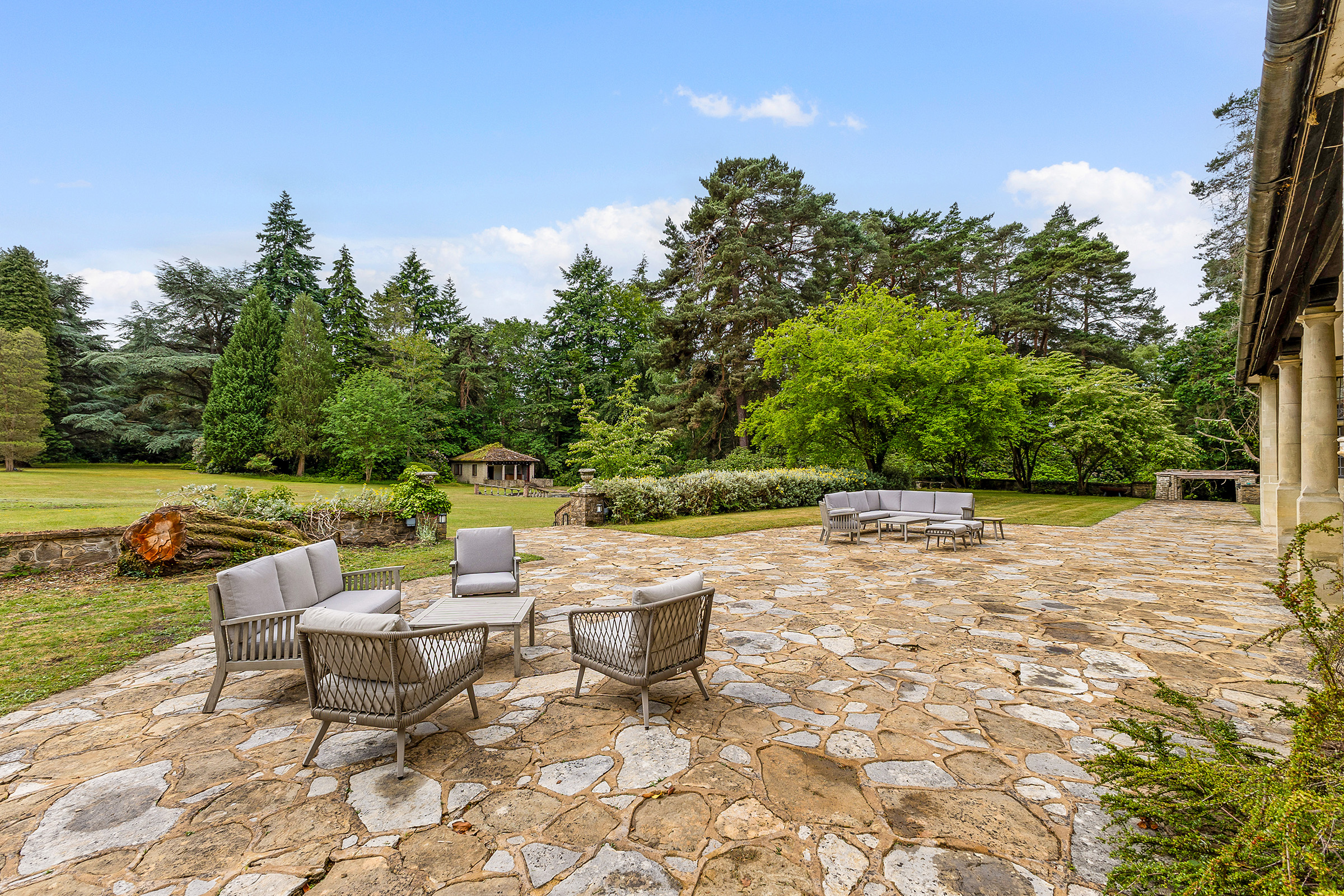  A Grand Manor House Set Within 11.5 Acres on the Edge of Sunningdale Heath7 - 物件實景