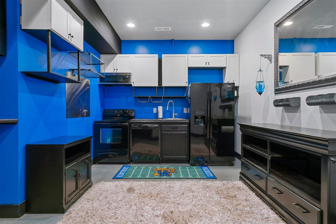 Franklin, Kentucky, 42134, United States, 6 Bedrooms Bedrooms, ,3 BathroomsBathrooms,Residential,For Sale,2002966