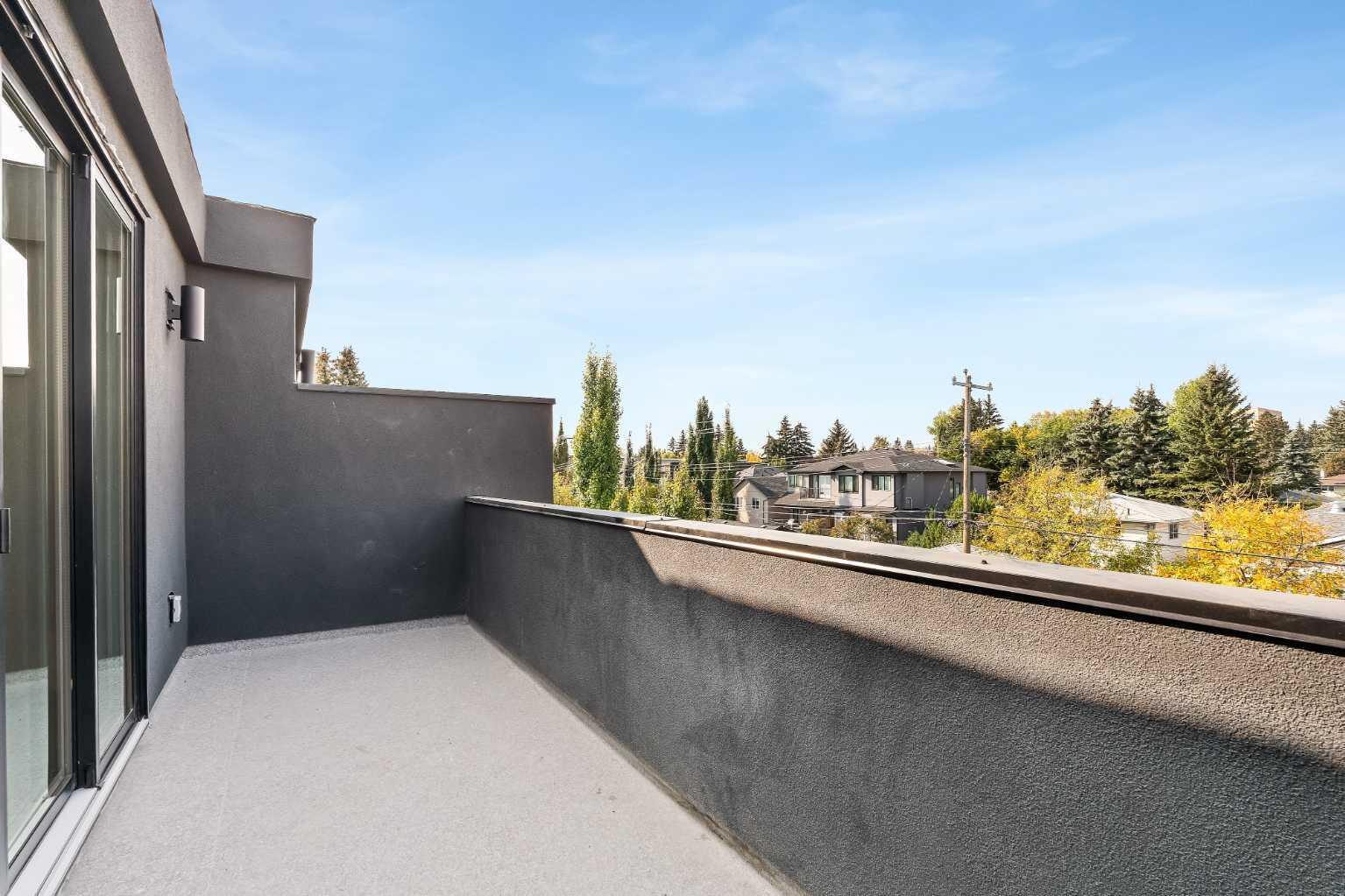 CALGARY, Alberta, T3E 2V9, CA, 4 Bedrooms Bedrooms, ,5 BathroomsBathrooms,Residential,For Sale,1987514