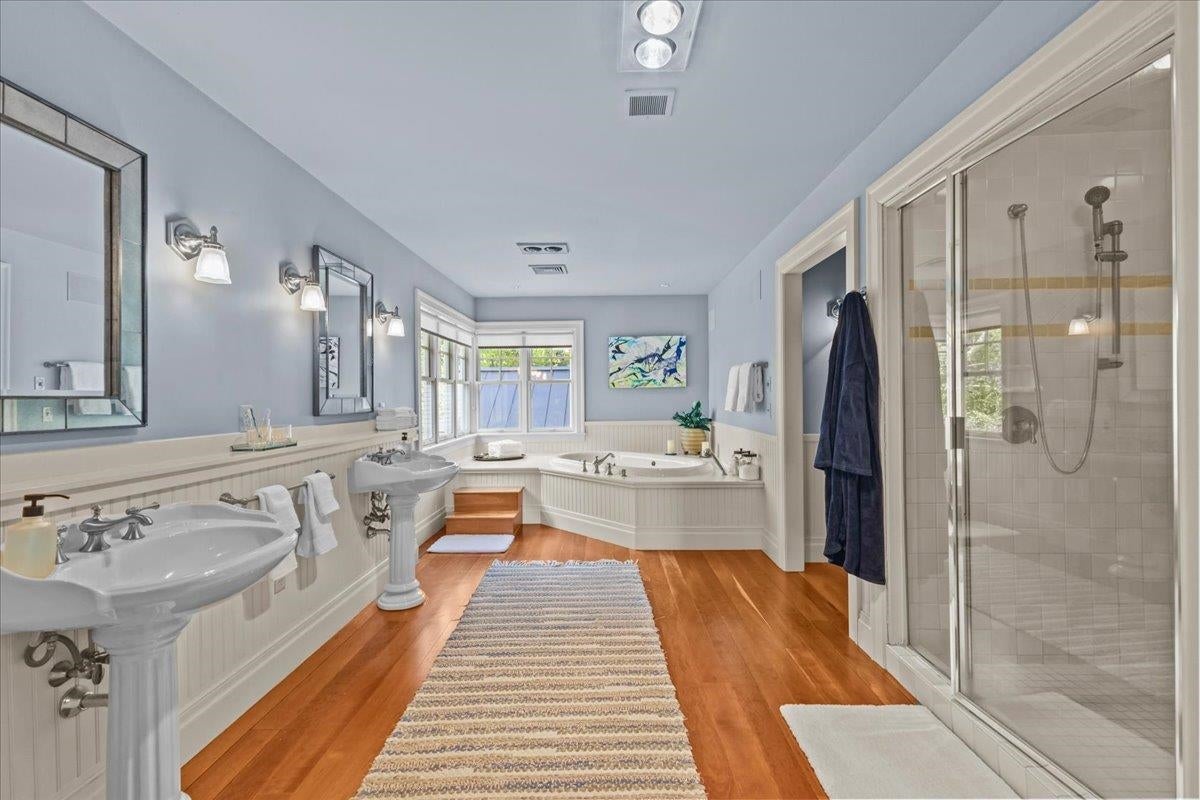 Stowe, Vermont, 05672, United States, 4 Bedrooms Bedrooms, ,6 BathroomsBathrooms,Residential,For Sale,1840116