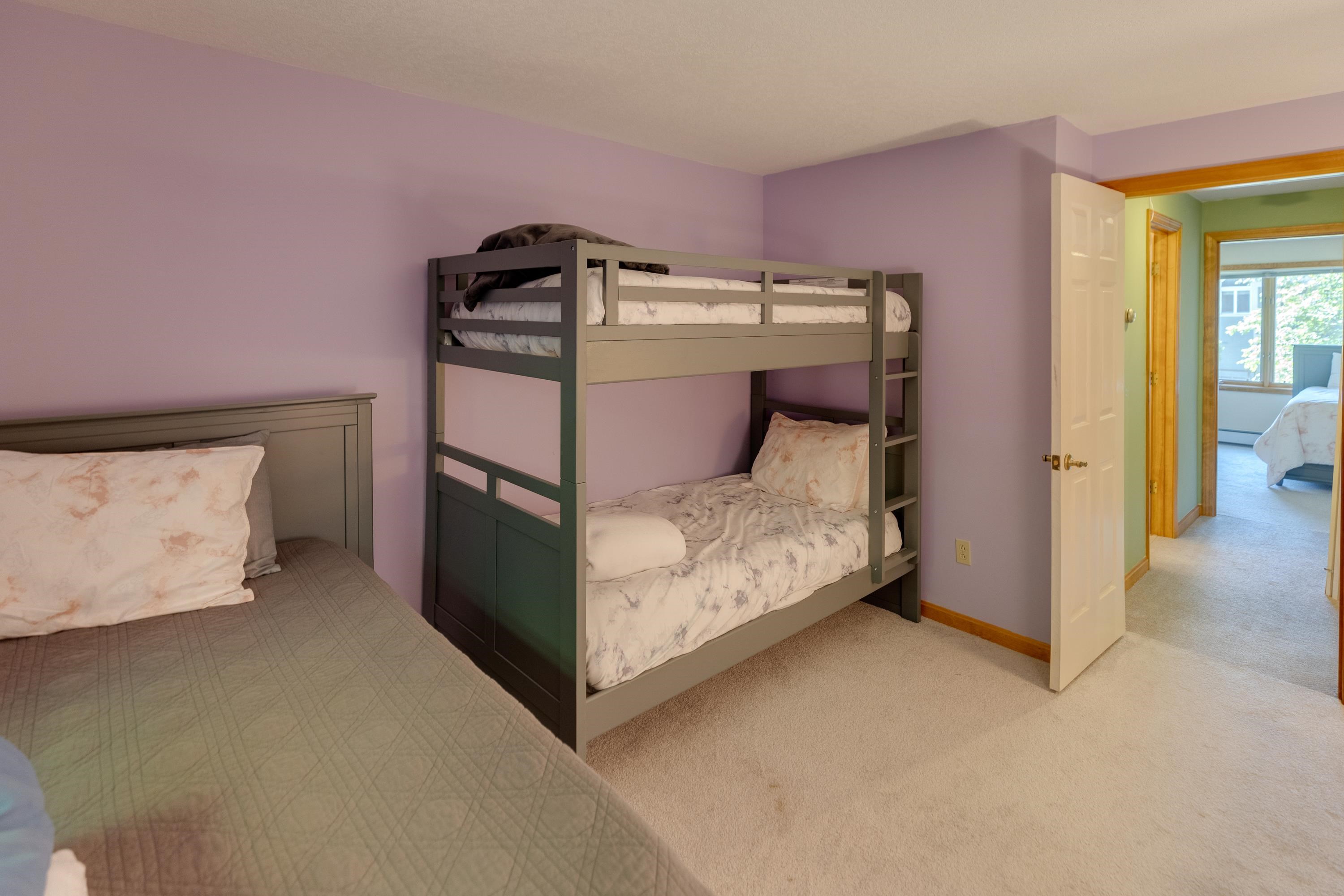 Lincoln, New Hampshire, 03251, United States, 4 Bedrooms Bedrooms, ,4 BathroomsBathrooms,Residential,For Sale,1991749