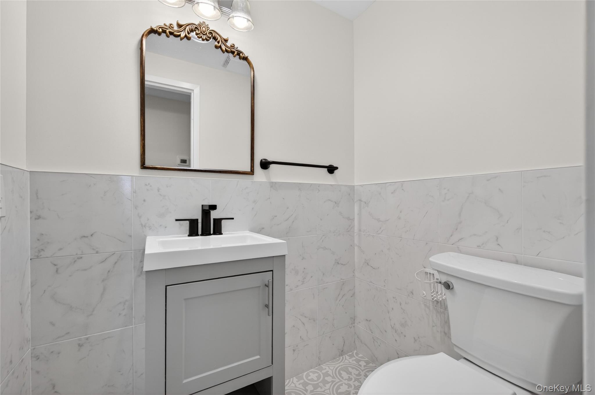  242 Maple Avenue, Westbury, NY, 11590 - 物件實景