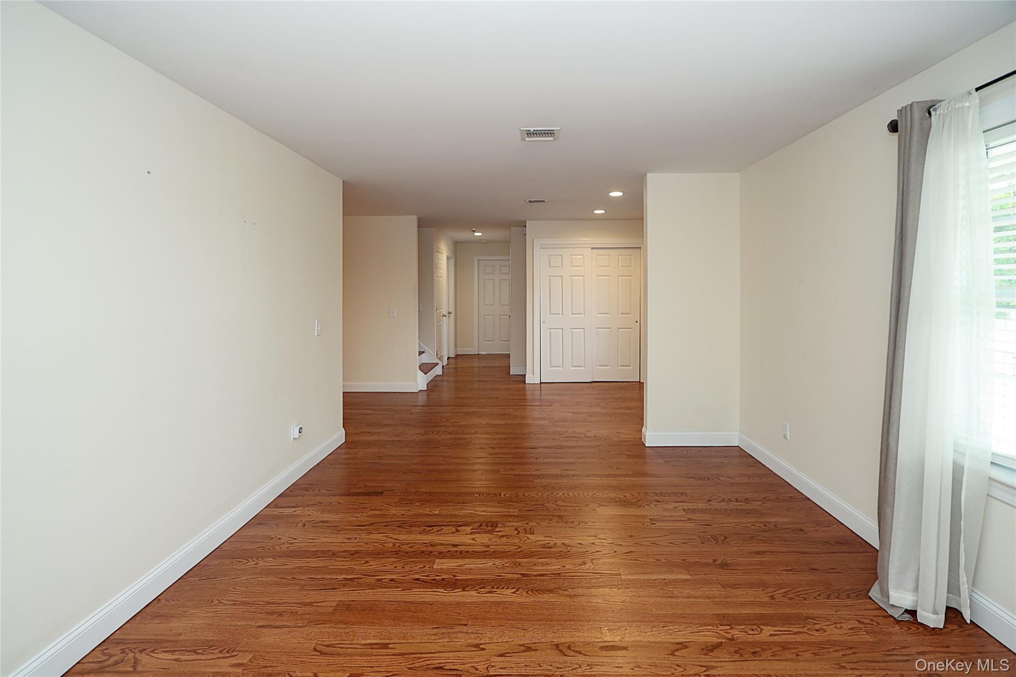  370 Rider Avenue, Patchogue, NY, 11772 - 物件實景