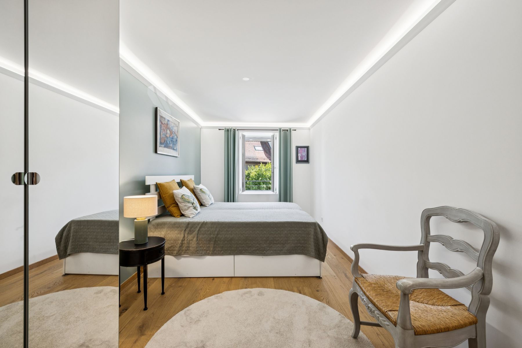 Modern comfort and tranquillity just a stone