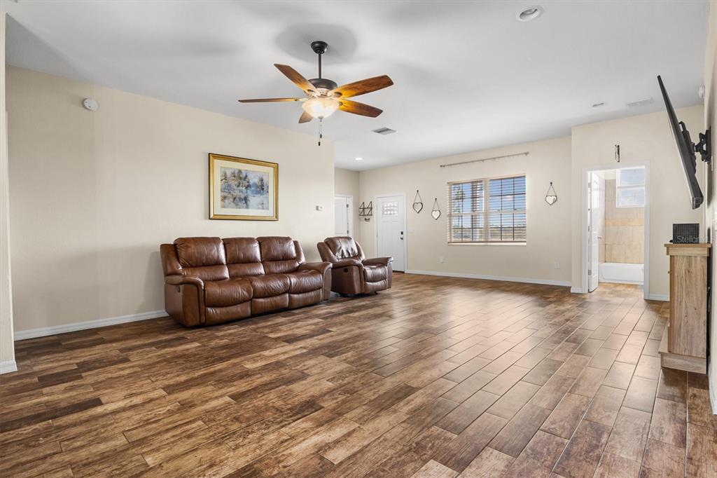 Bartow, Florida, 33830, United States, 3 Bedrooms Bedrooms, ,4 BathroomsBathrooms,Residential,For Sale,2002035