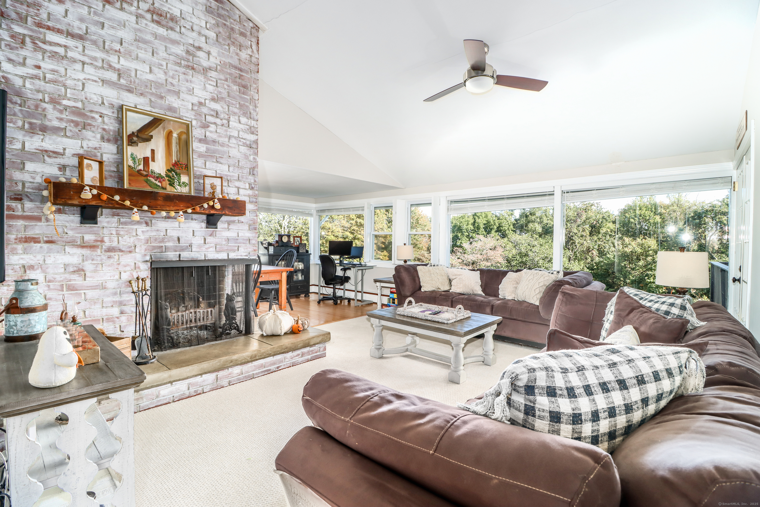 Milford, Connecticut, 06460, United States, 3 Bedrooms Bedrooms, ,2 BathroomsBathrooms,Residential,For Sale,1969052