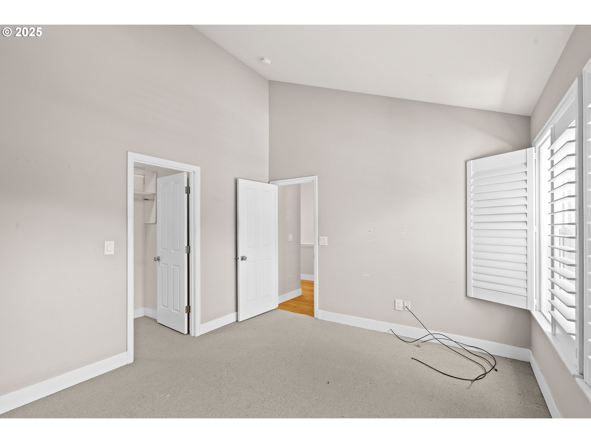 Lake Oswego, Oregon, 97035, United States, 2 Bedrooms Bedrooms, ,2 BathroomsBathrooms,Residential,For Sale,1889875