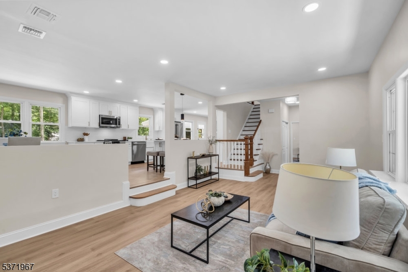 Berkeley Heights Twp., New Jersey, 07922, United States, 5 Bedrooms Bedrooms, ,3 BathroomsBathrooms,Residential,For Sale,1927400