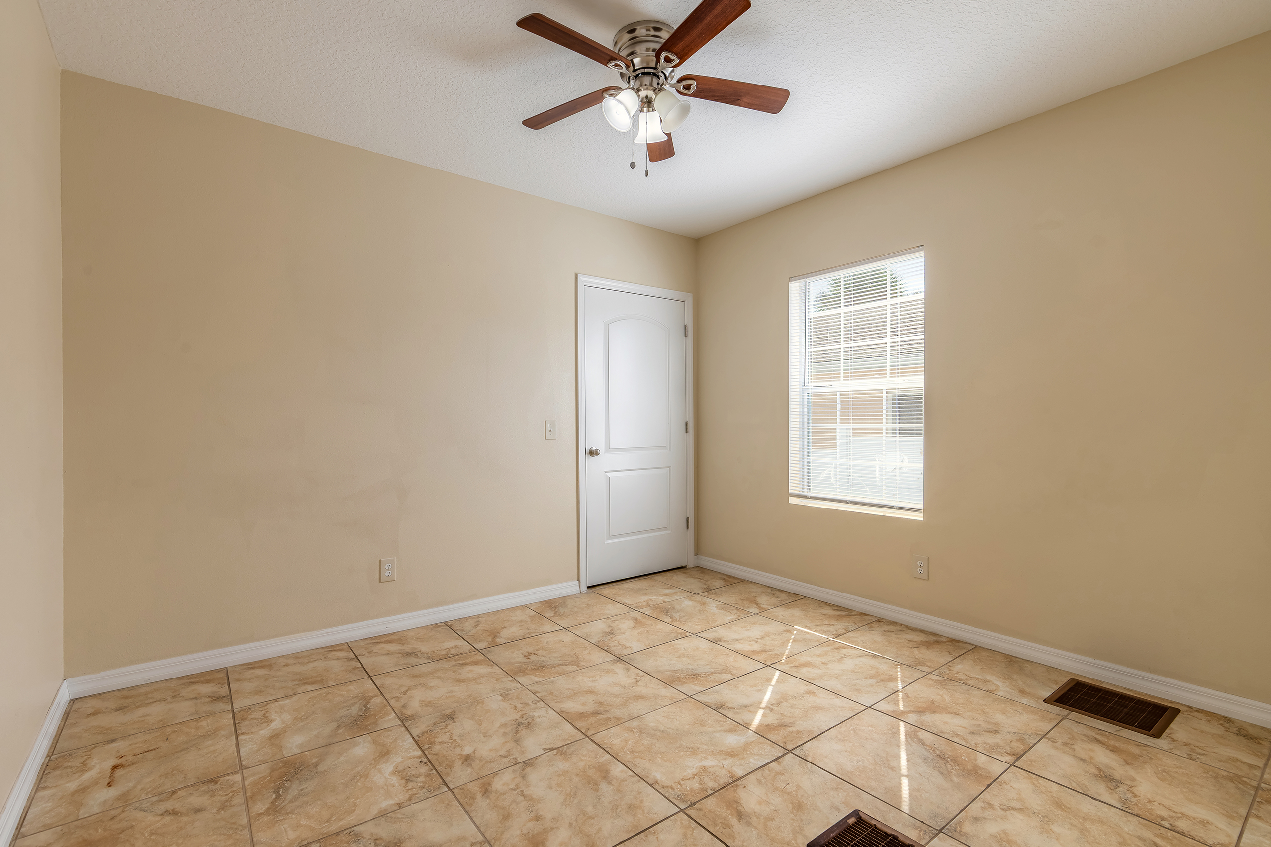 Daytona Beach, Florida, 32118, United States, 5 Bedrooms Bedrooms, ,3 BathroomsBathrooms,Residential,For Sale,1982545