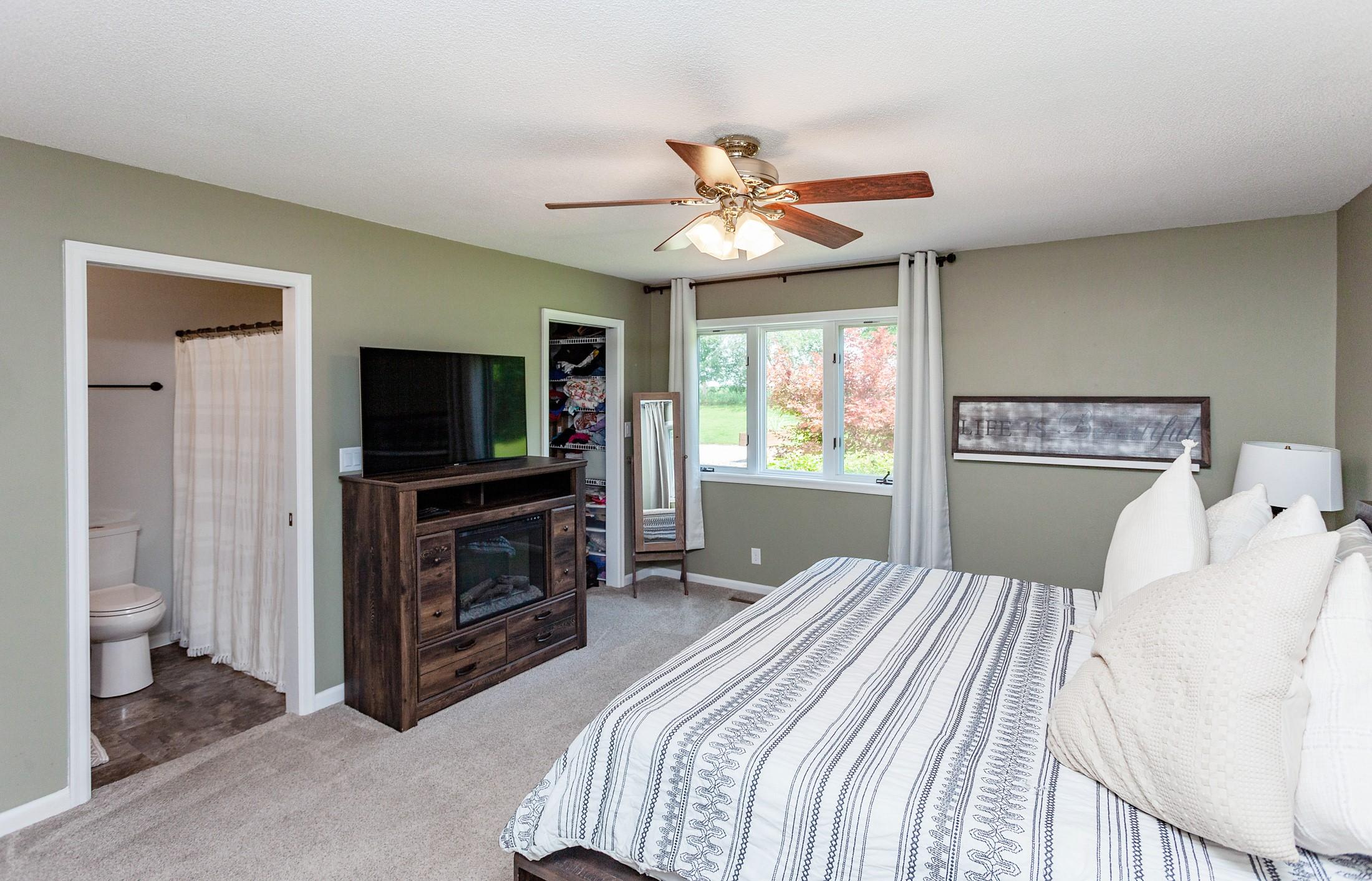 Kelley, Iowa, 50134, United States, 4 Bedrooms Bedrooms, ,2 BathroomsBathrooms,Residential,For Sale,1937141