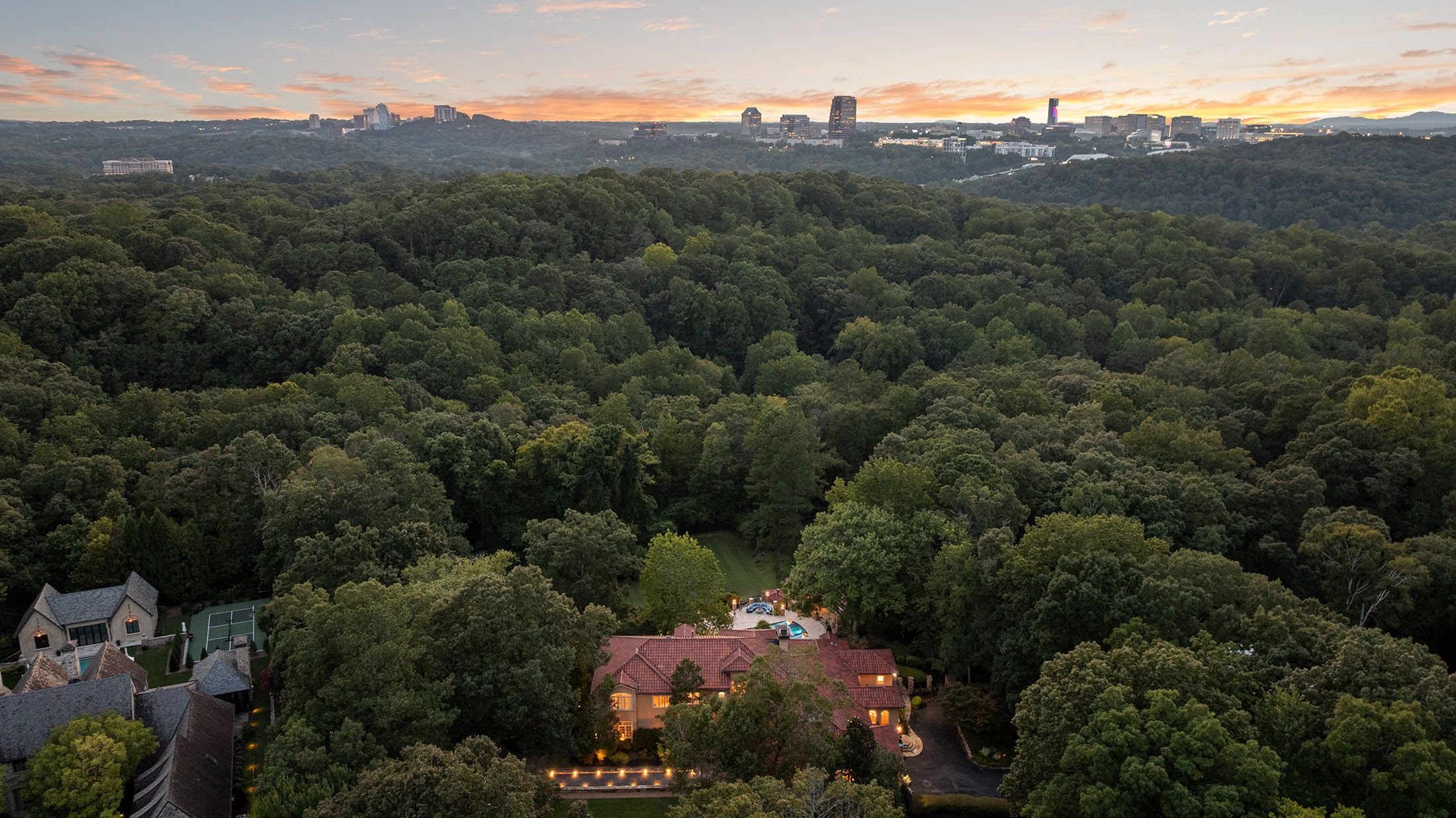  Remarkable Spanish-style Estate on 3.8+/- Private Acres - 物件實景