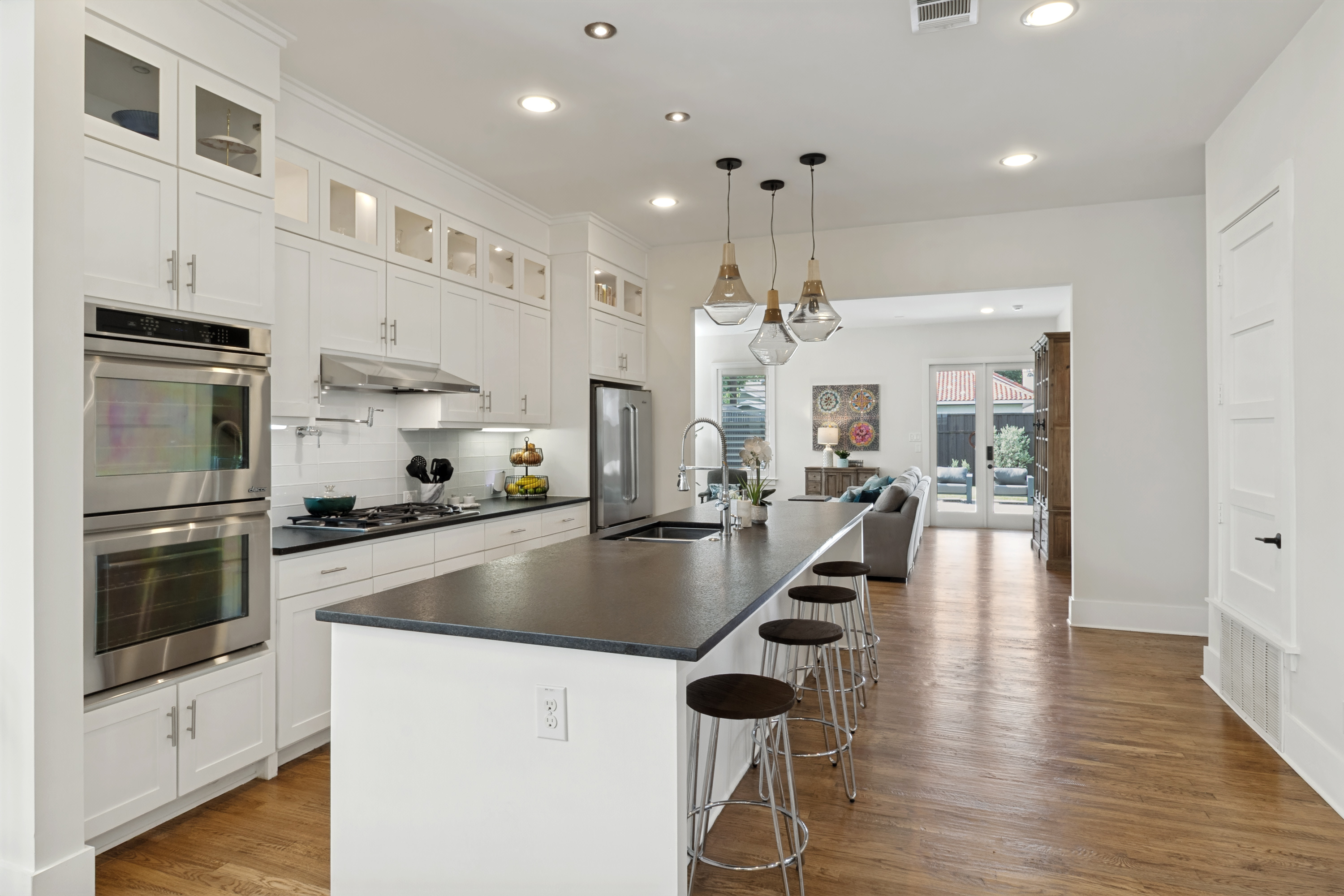  Stylishly Refreshed Craftsman in the Heart of Vickery Place - 物件實景