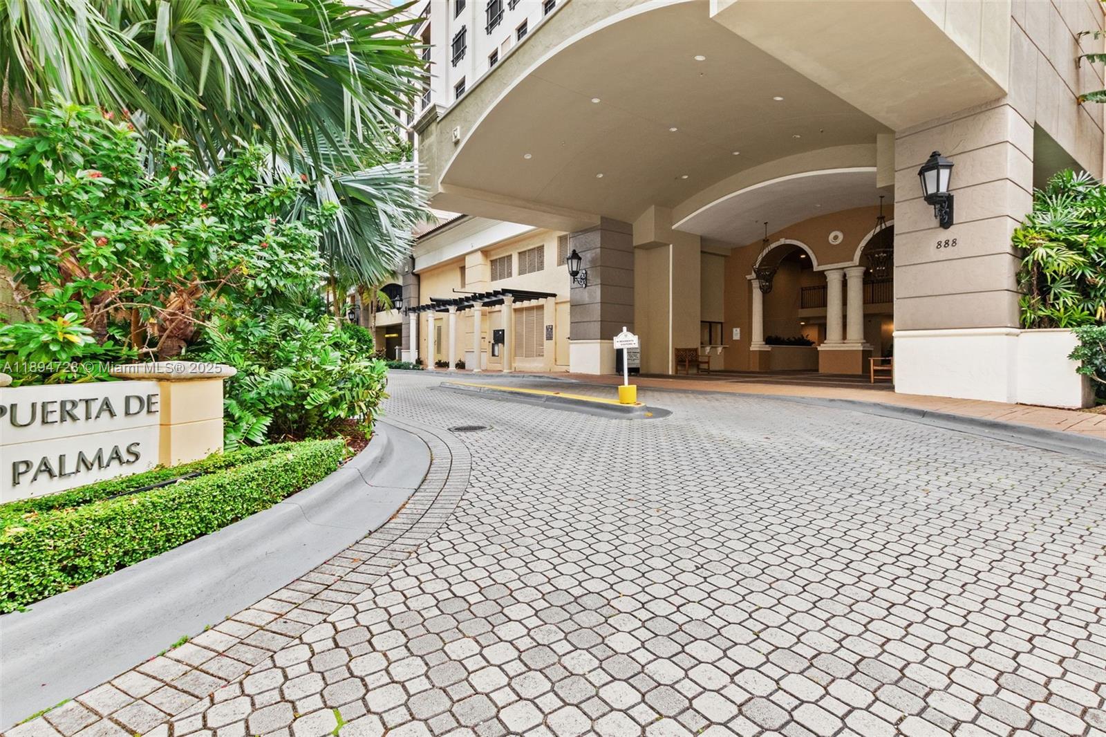 Coral Gables, Florida, 33134, United States, 1 Bedroom Bedrooms, ,2 BathroomsBathrooms,Residential,For Sale,1963892