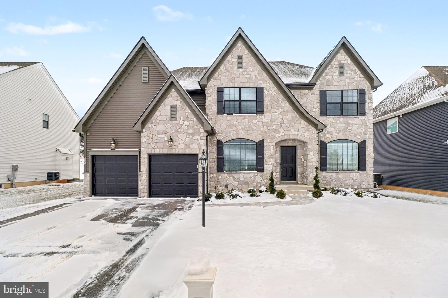 York, Pennsylvania, 17403, United States, 5 Bedrooms Bedrooms, ,6 BathroomsBathrooms,Residential,For Sale,2003251