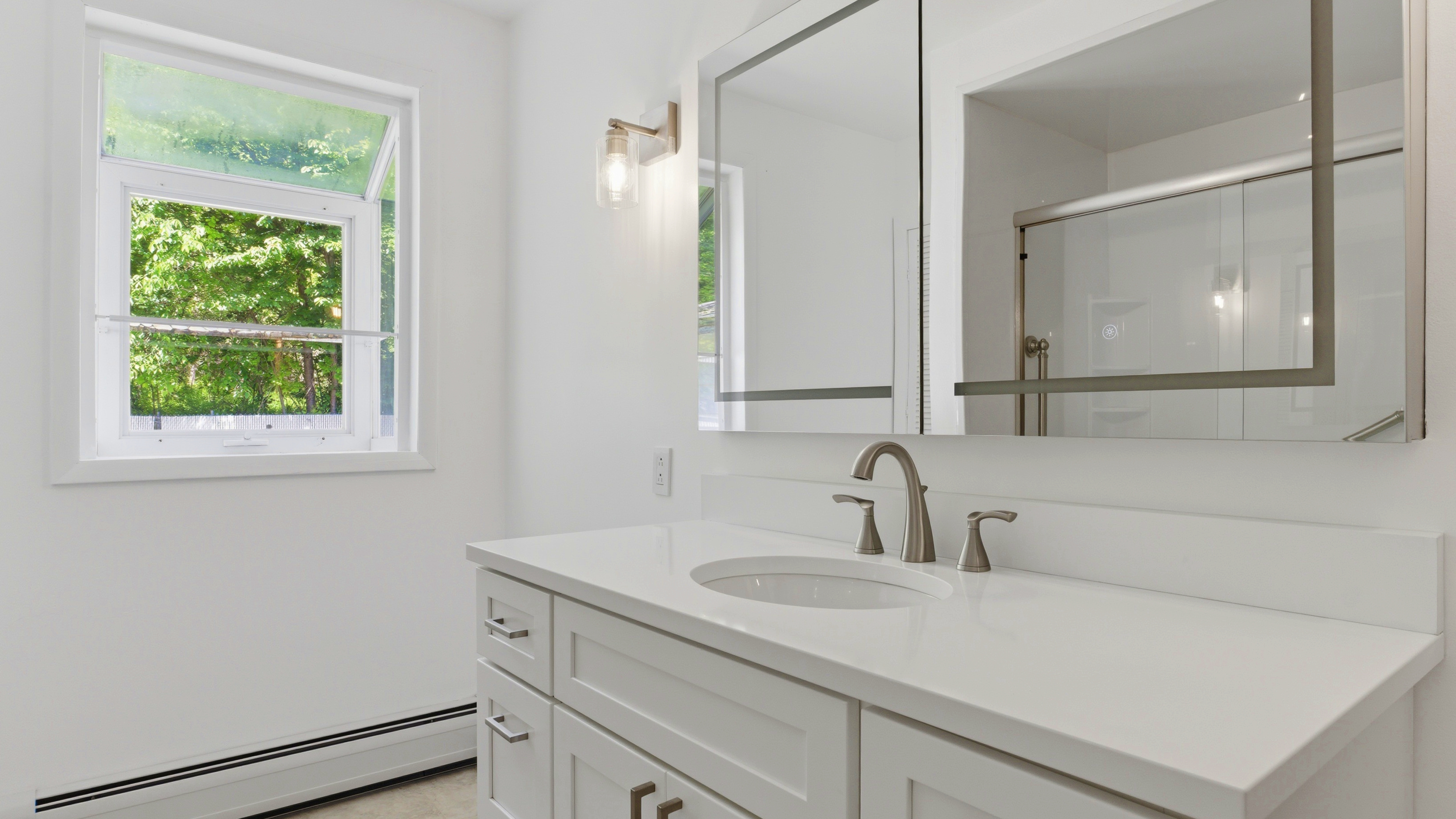  First Time Offered: Well-Maintained Split-Level on a Beautiful Berkshire Lot - 物件實景