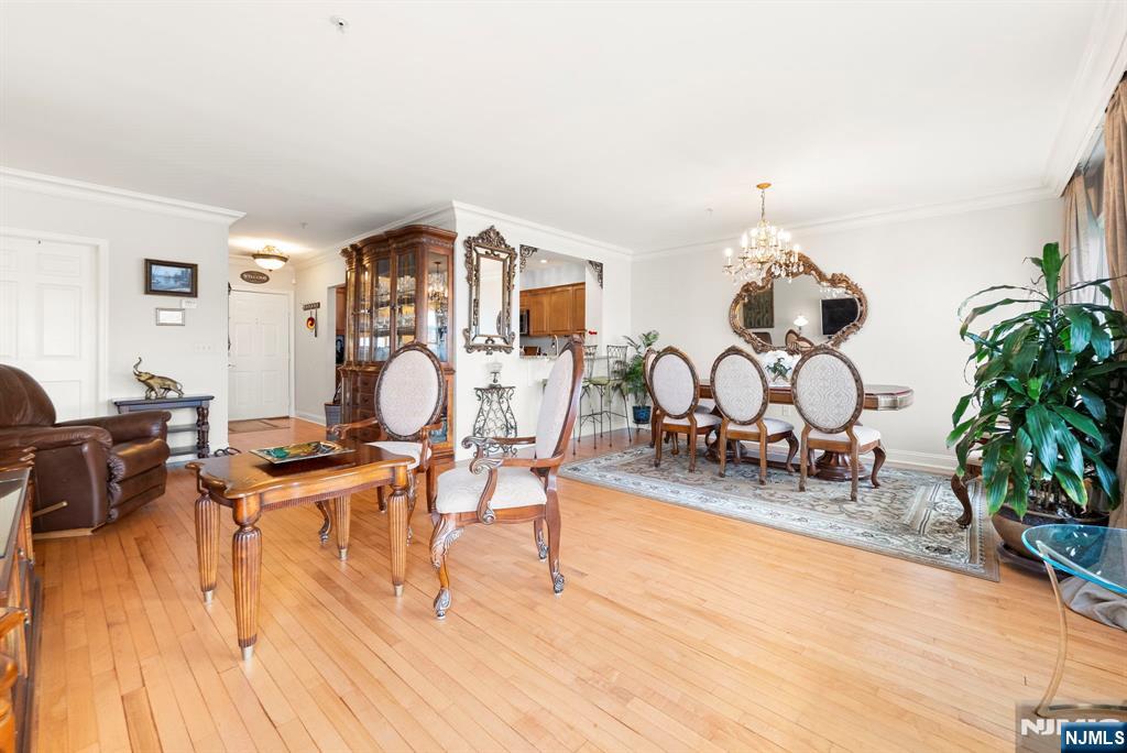 Edgewater, New Jersey, 07020, United States, 2 Bedrooms Bedrooms, ,2 BathroomsBathrooms,Residential,For Sale,1934539