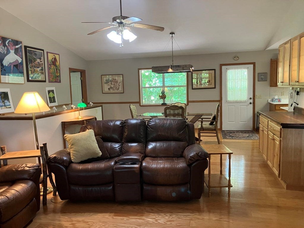 Young Harris, Georgia, 30582, United States, 3 Bedrooms Bedrooms, ,3 BathroomsBathrooms,Residential,For Sale,1847113
