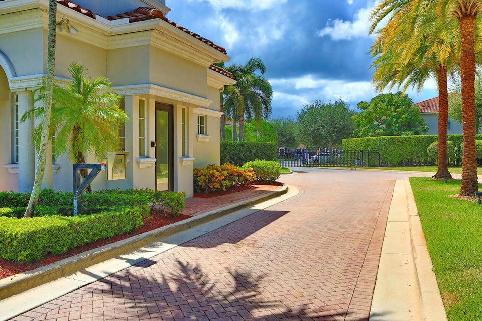 Delray Beach, Florida, 33484, United States, 4 Bedrooms Bedrooms, ,3 BathroomsBathrooms,Residential,For Sale,1943526