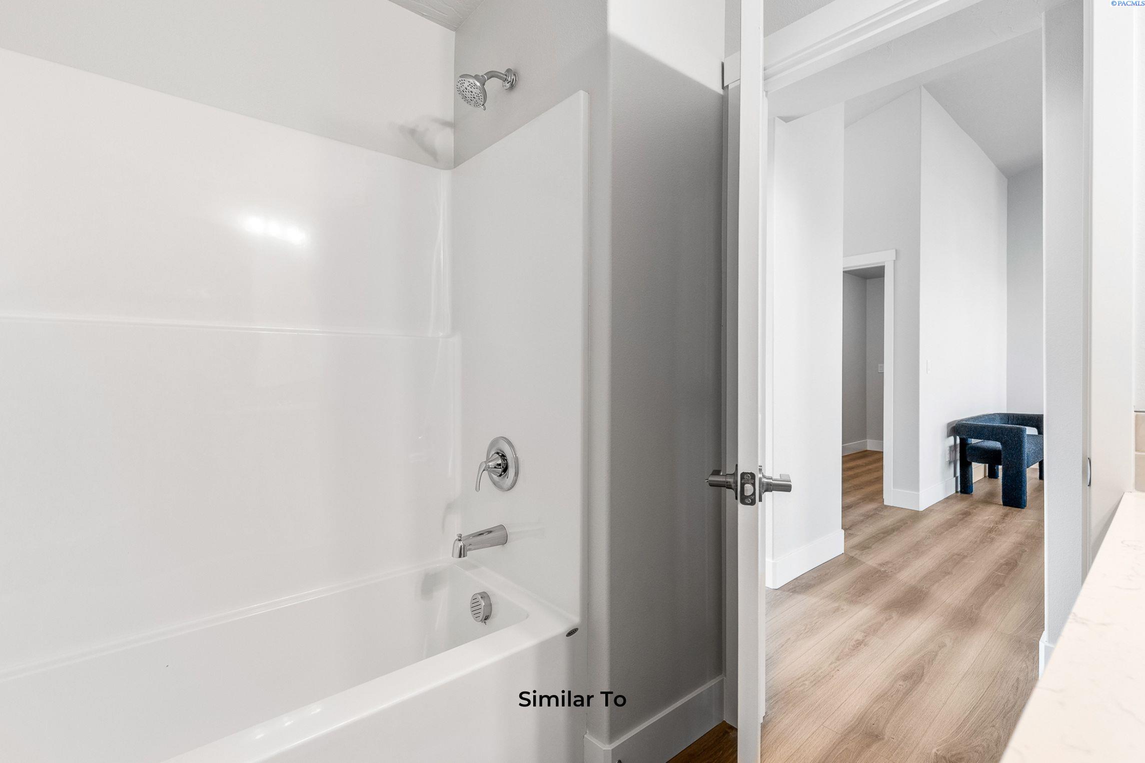 Kennewick, Washington, 99338, United States, 4 Bedrooms Bedrooms, ,1 BathroomBathrooms,Residential,For Sale,1957930