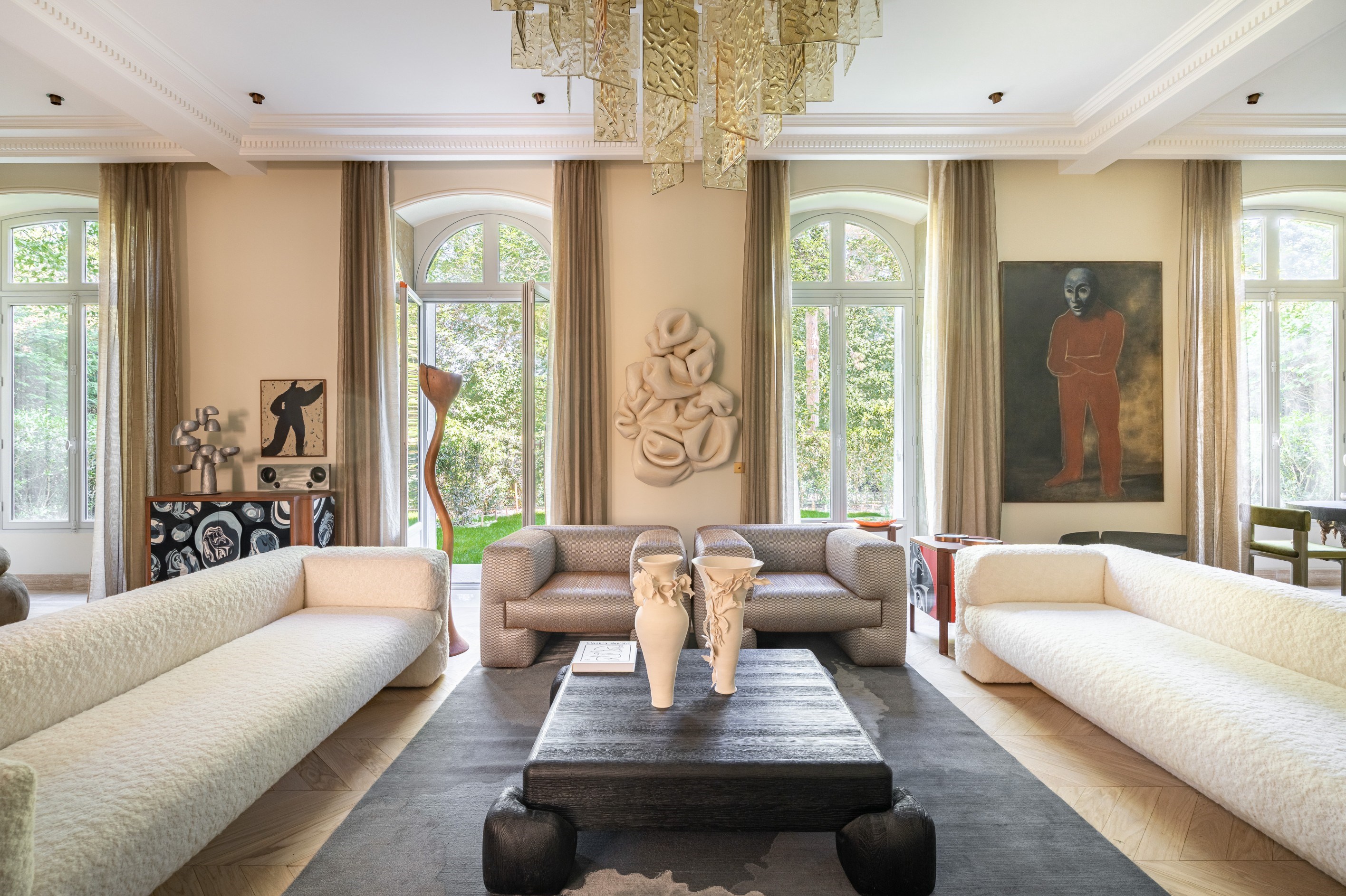  Private mansion between a ceremonial courtyard and a garden opening onto Parc M… - 物件實景