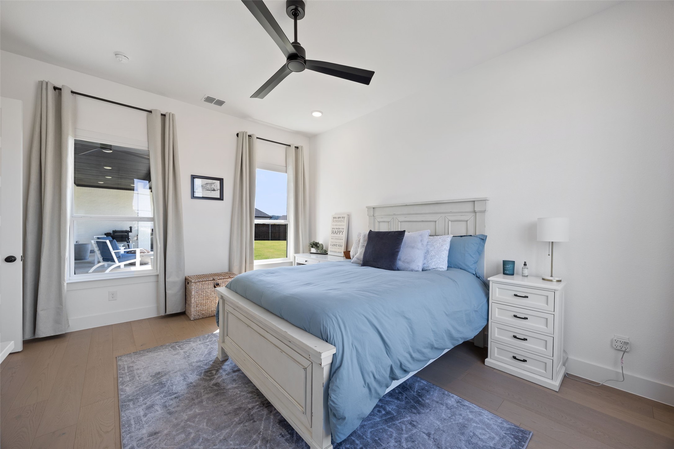 Arlington, Texas, 76005, United States, 4 Bedrooms Bedrooms, ,5 BathroomsBathrooms,Residential,For Sale,1963116