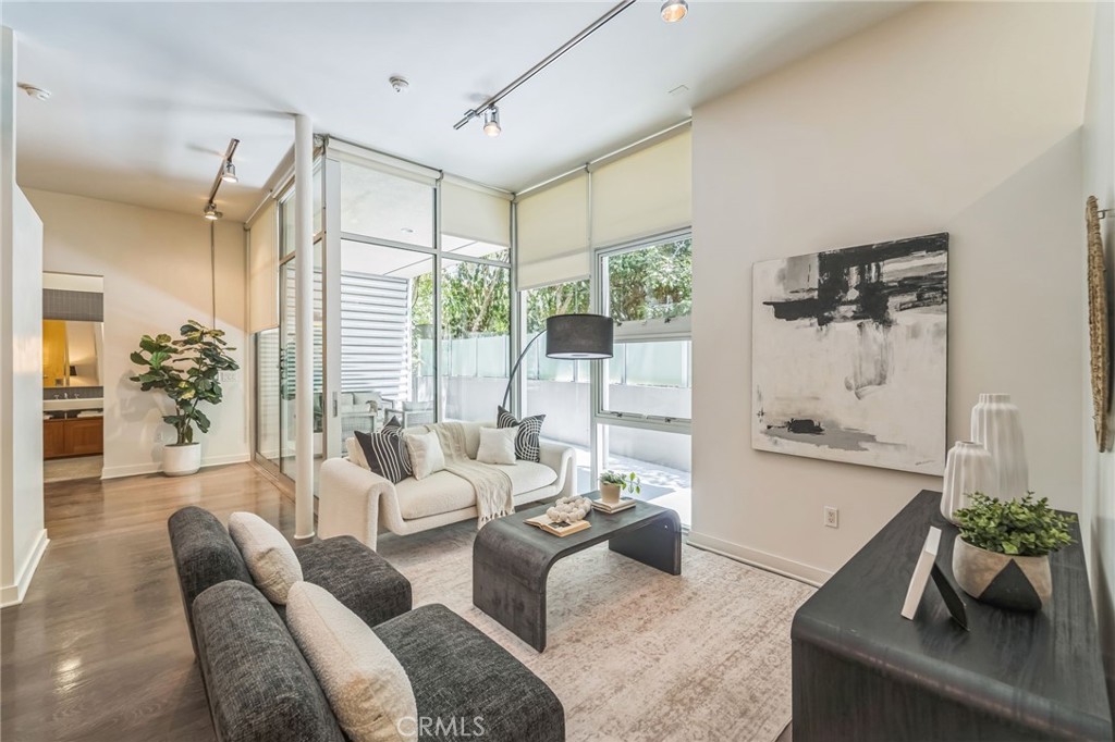 Marina del Rey, California, 90292, United States, 2 Bedrooms Bedrooms, ,1 BathroomBathrooms,Residential,For Sale,1901416