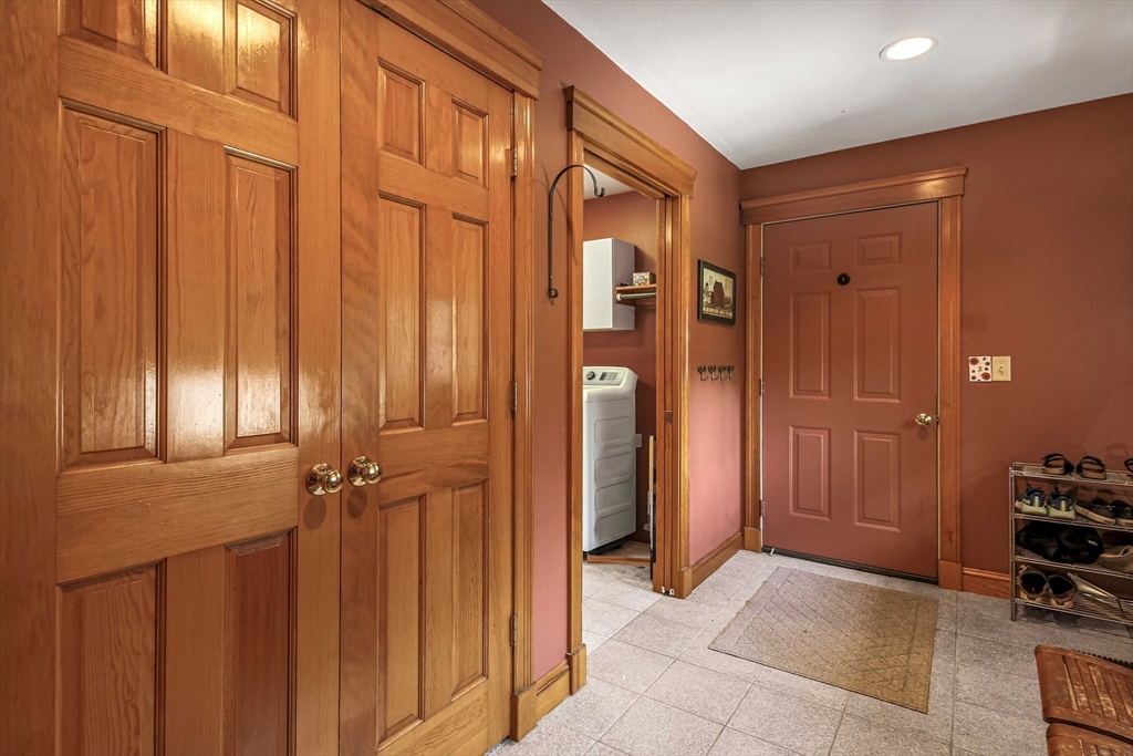 Sutton, Massachusetts, 01590, United States, 3 Bedrooms Bedrooms, ,3 BathroomsBathrooms,Residential,For Sale,1982878