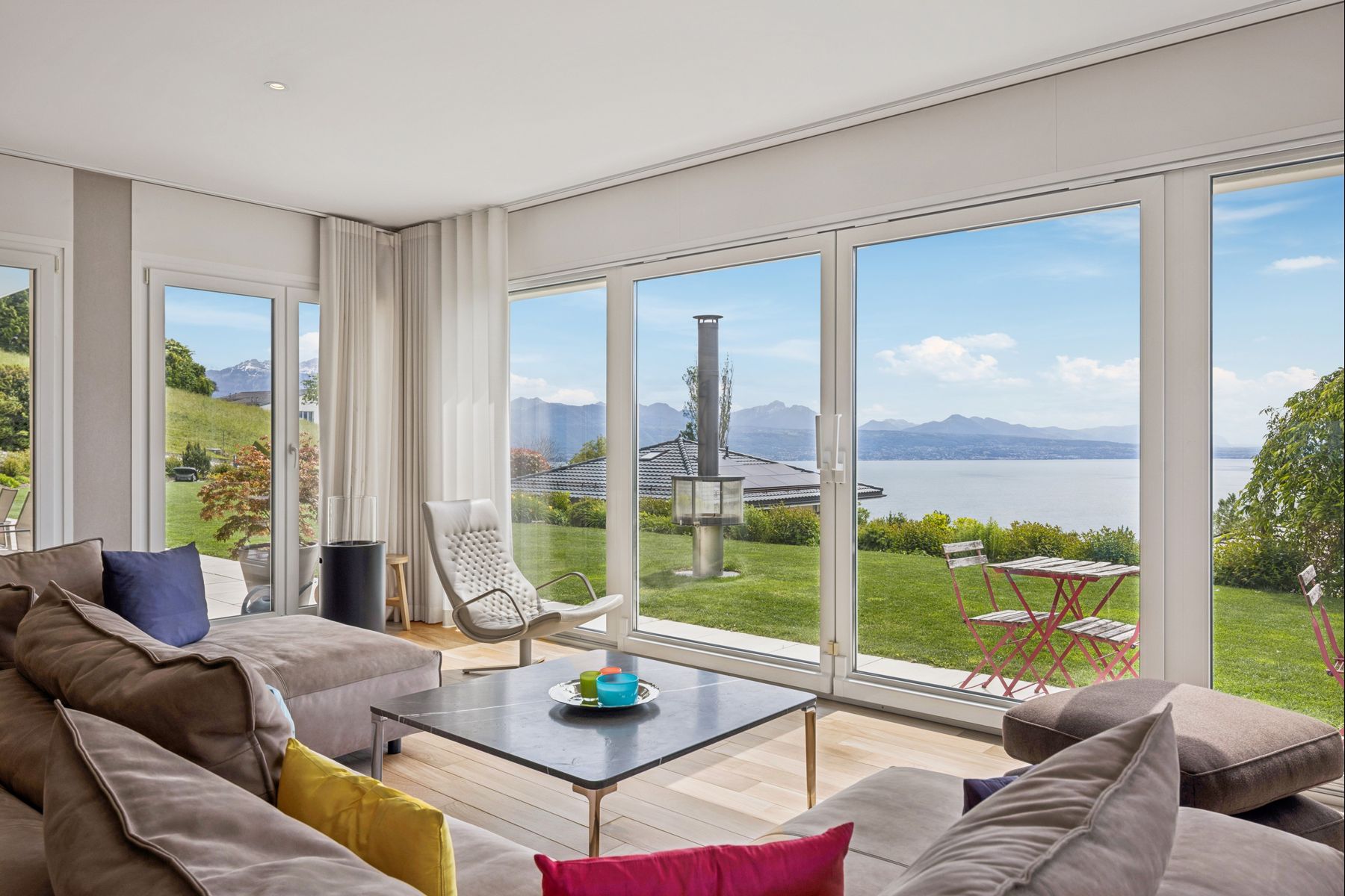 Exclusive  A haven of peace bathed in light, with breathtaking views of the lak - 物件實景