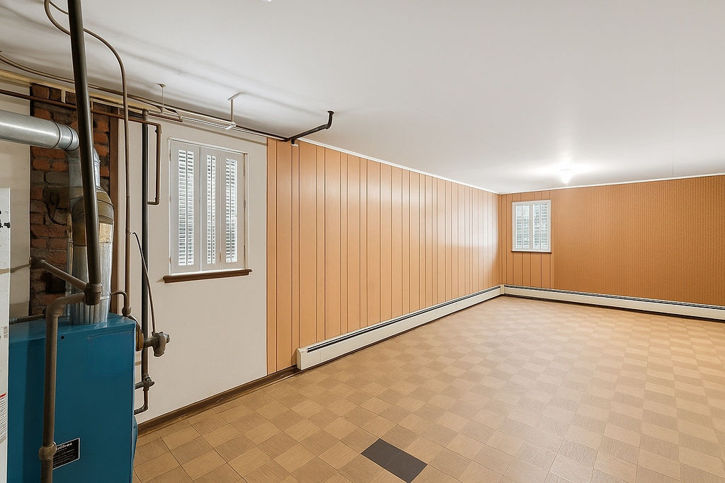 Floral Park, New York, 11001, United States, 3 Bedrooms Bedrooms, ,3 BathroomsBathrooms,Residential,For Sale,1928603