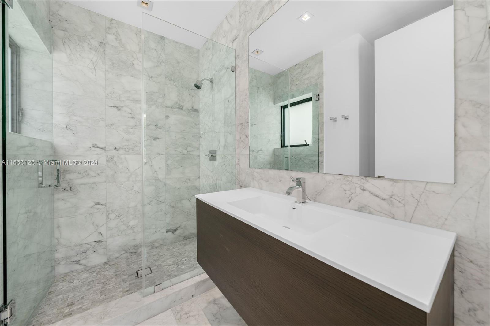 5327 N Bay Rd, Miami Beach, Florida, 33140, United States, 5 Bedrooms Bedrooms, ,7 BathroomsBathrooms,Residential,For Sale,5327 N Bay Rd,1616674