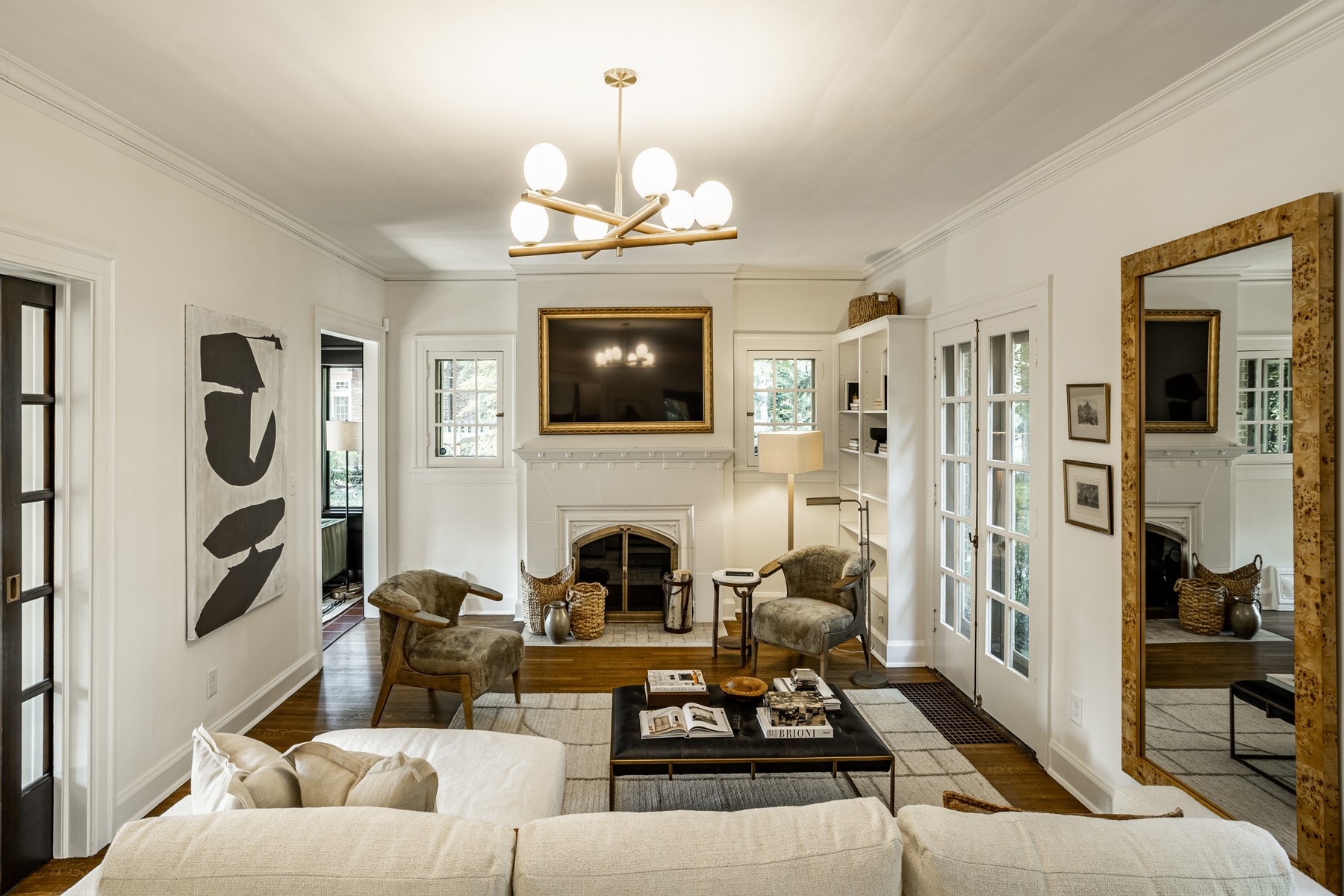  Gated English Tudor Home on One of the Most Desirable Blocks in Meridian Kessler - 物件實景