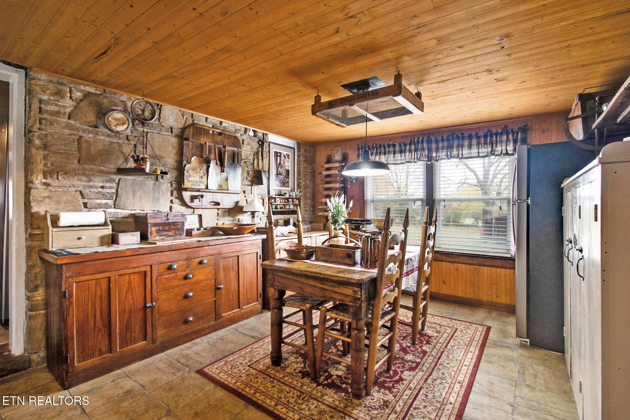 Crossville, Tennessee, 38555, United States, 4 Bedrooms Bedrooms, ,3 BathroomsBathrooms,Residential,For Sale,1888026