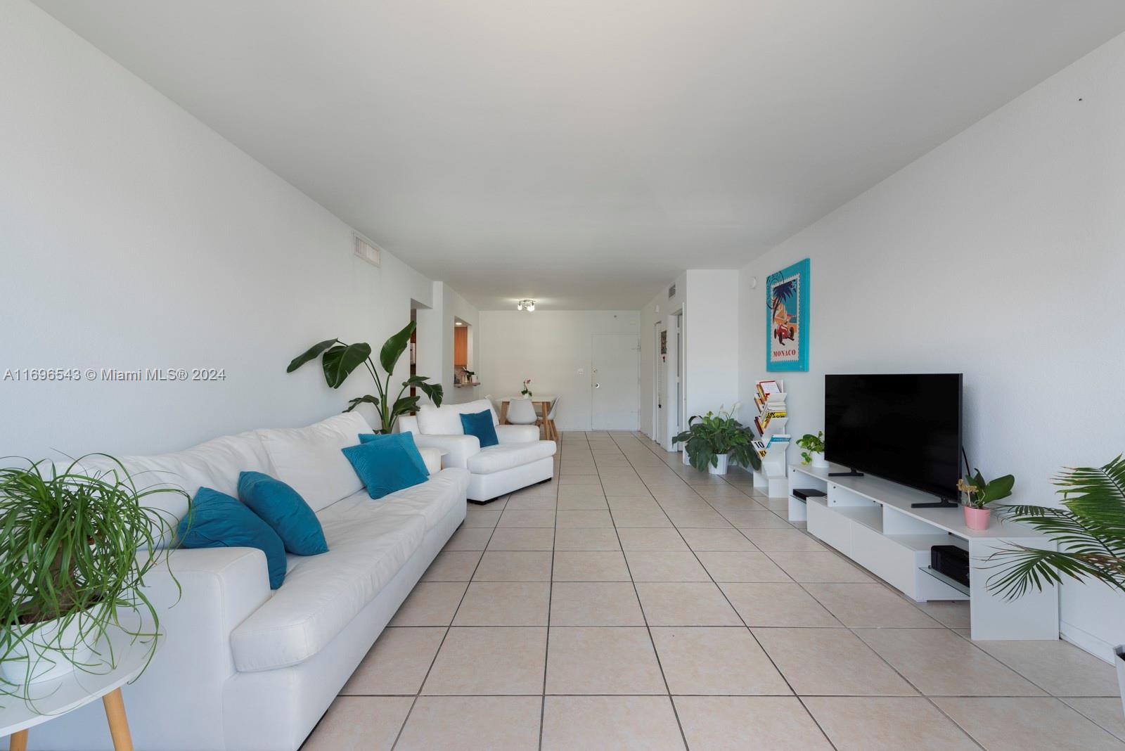 Miami Beach, Florida, 33140, United States, 2 Bedrooms Bedrooms, ,2 BathroomsBathrooms,Residential,For Sale,1712479