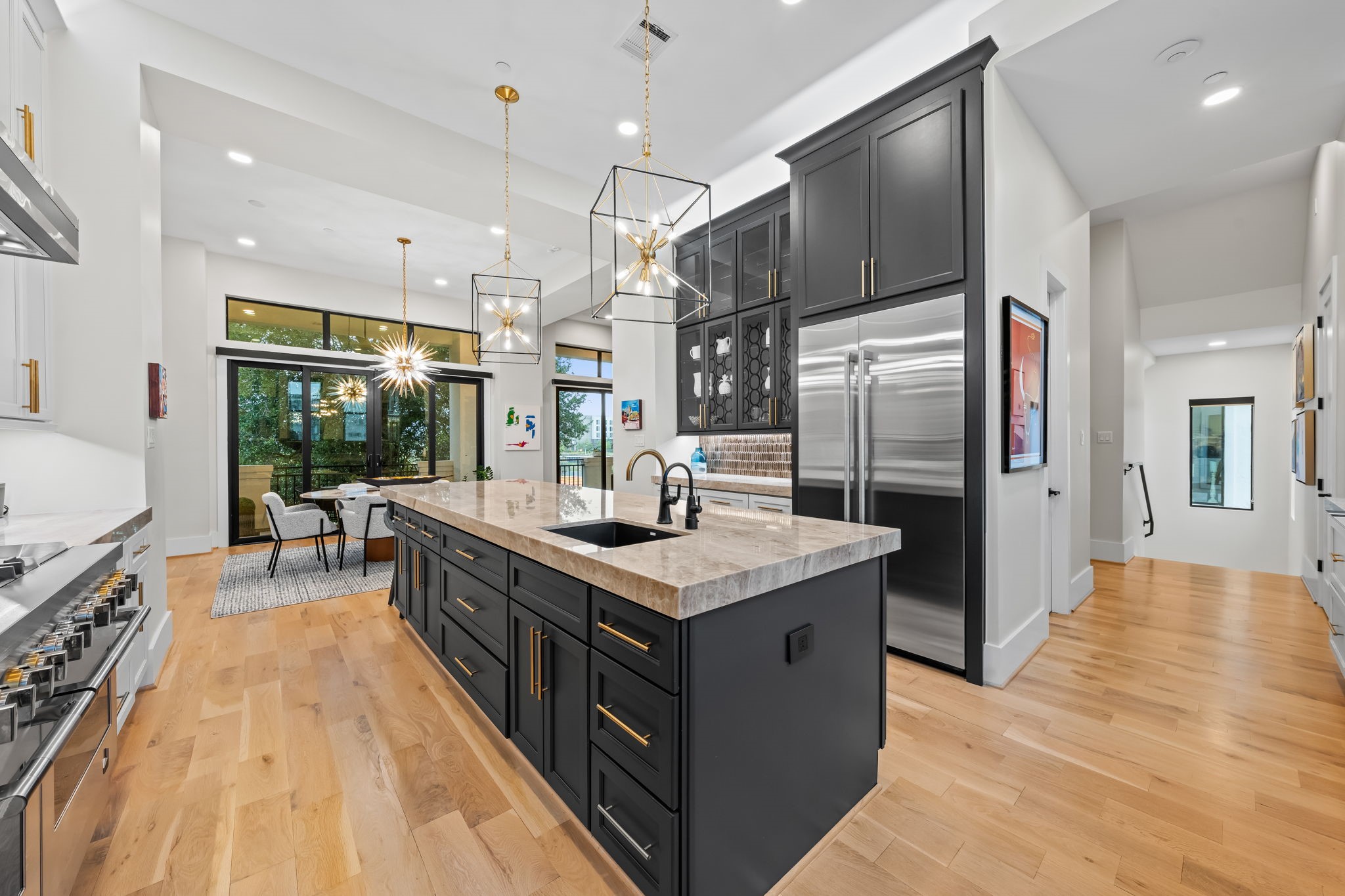  611 N Live Oak Street - 物件實景