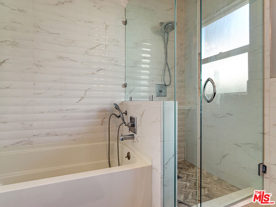 Los Angeles, California, 90019, United States, 4 Bedrooms Bedrooms, ,3 BathroomsBathrooms,Residential,For Sale,1924996