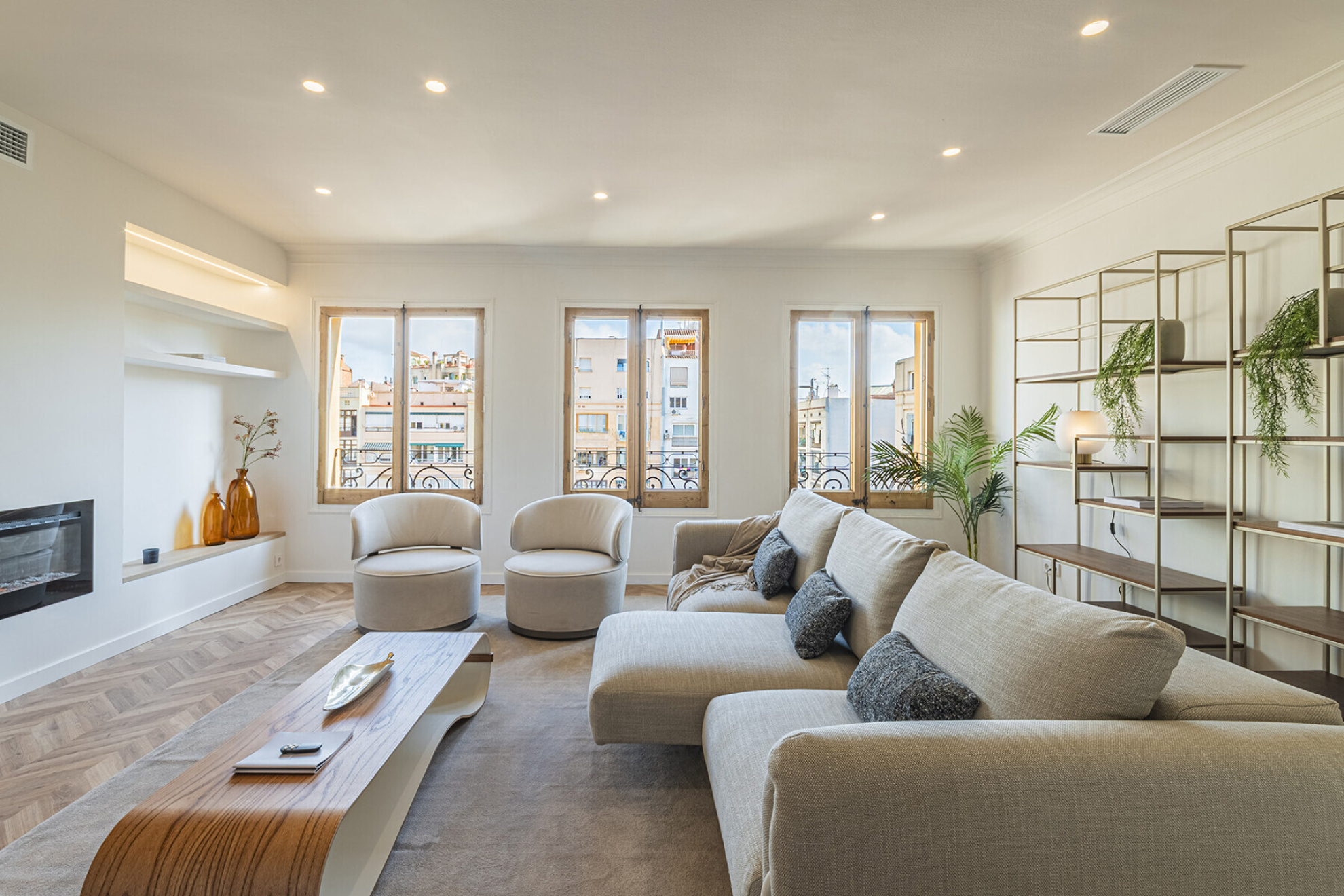  Exclusive brand new property in Girona pedestrian street in Quadrat d