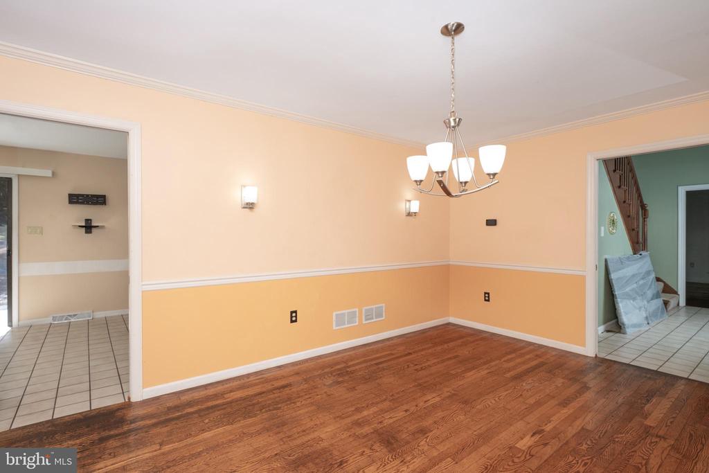 Reading, Pennsylvania, 19607, United States, 4 Bedrooms Bedrooms, ,4 BathroomsBathrooms,Residential,For Sale,1951295