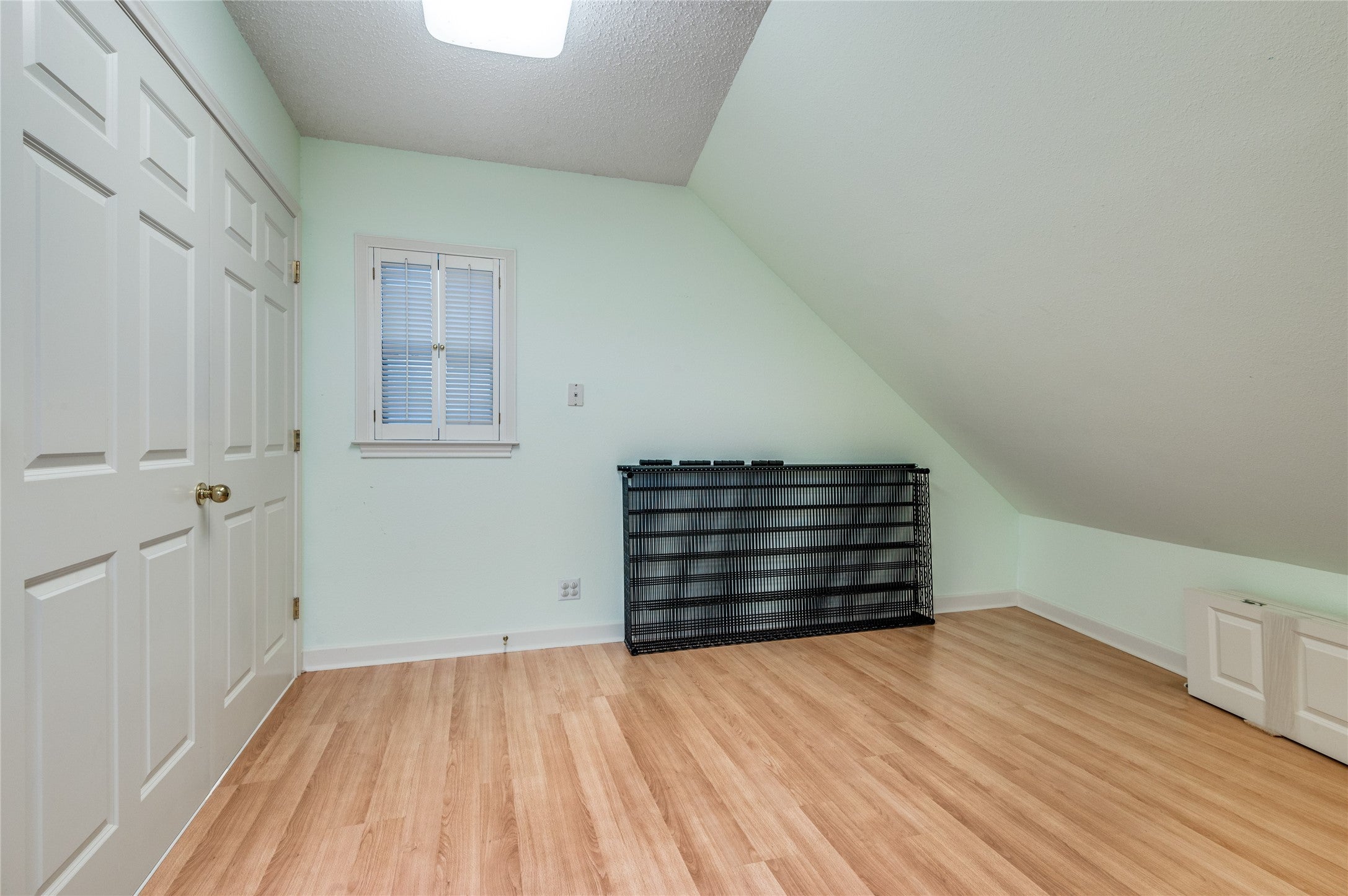 Bedford, Texas, 76021, United States, 5 Bedrooms Bedrooms, ,4 BathroomsBathrooms,Residential,For Sale,1976137