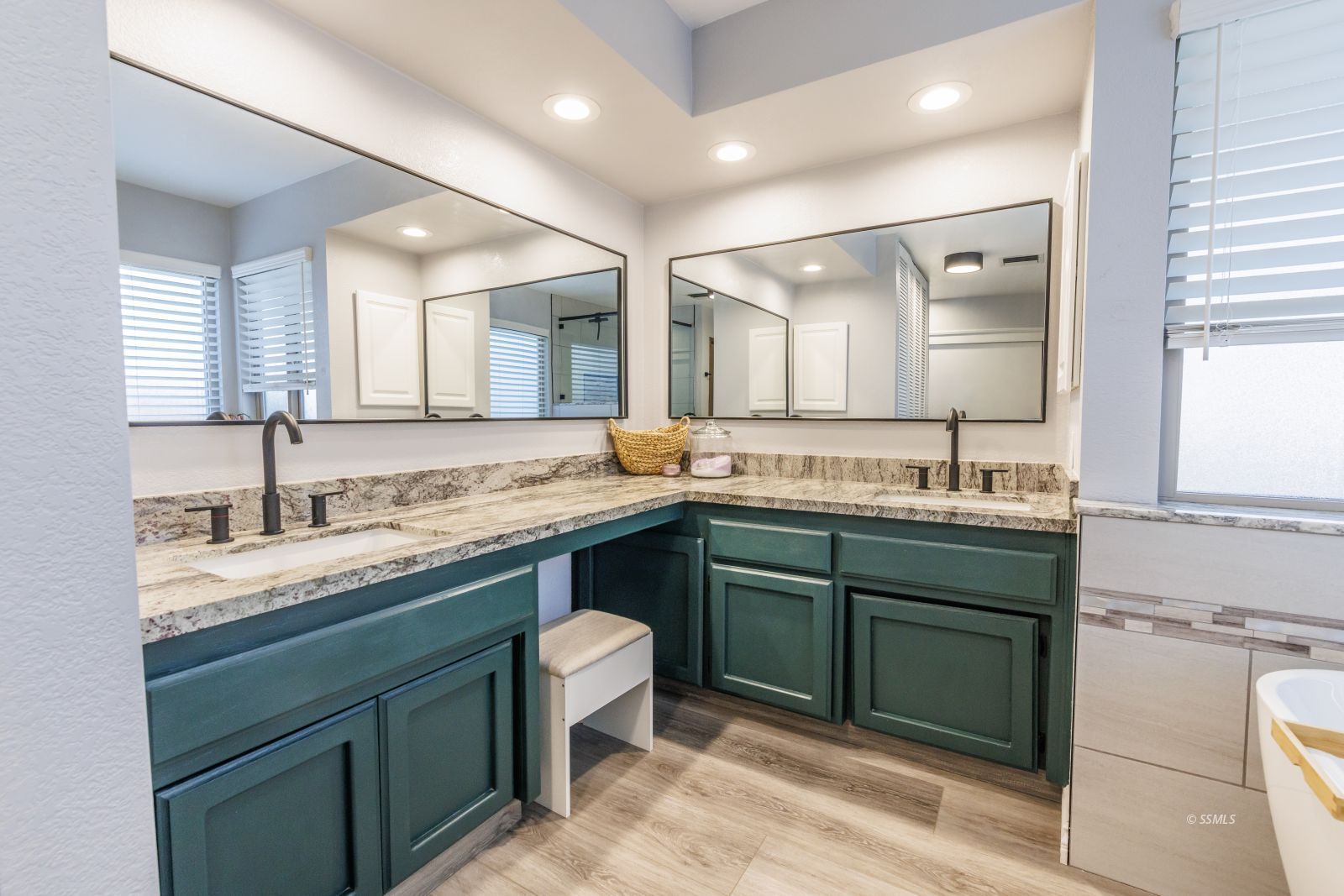 Ridgecrest, California, 93555, United States, 4 Bedrooms Bedrooms, ,3 BathroomsBathrooms,Residential,For Sale,1912187