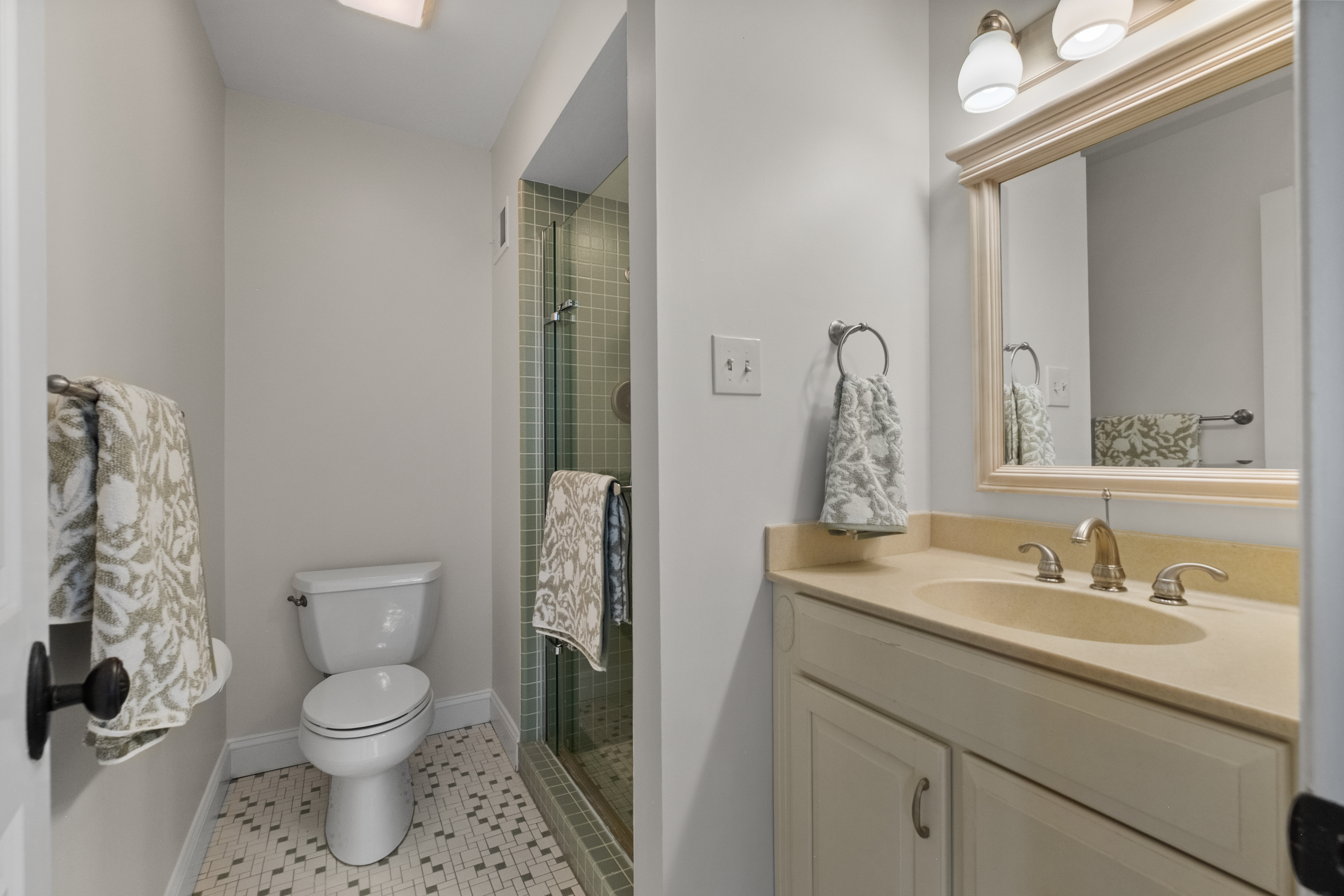  Welcome to this highly sought after home in Carberry Place l - 物件實景