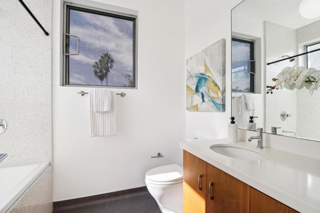 Venice, California, 90291, United States, 4 Bedrooms Bedrooms, ,4 BathroomsBathrooms,Residential,For Sale,1843493