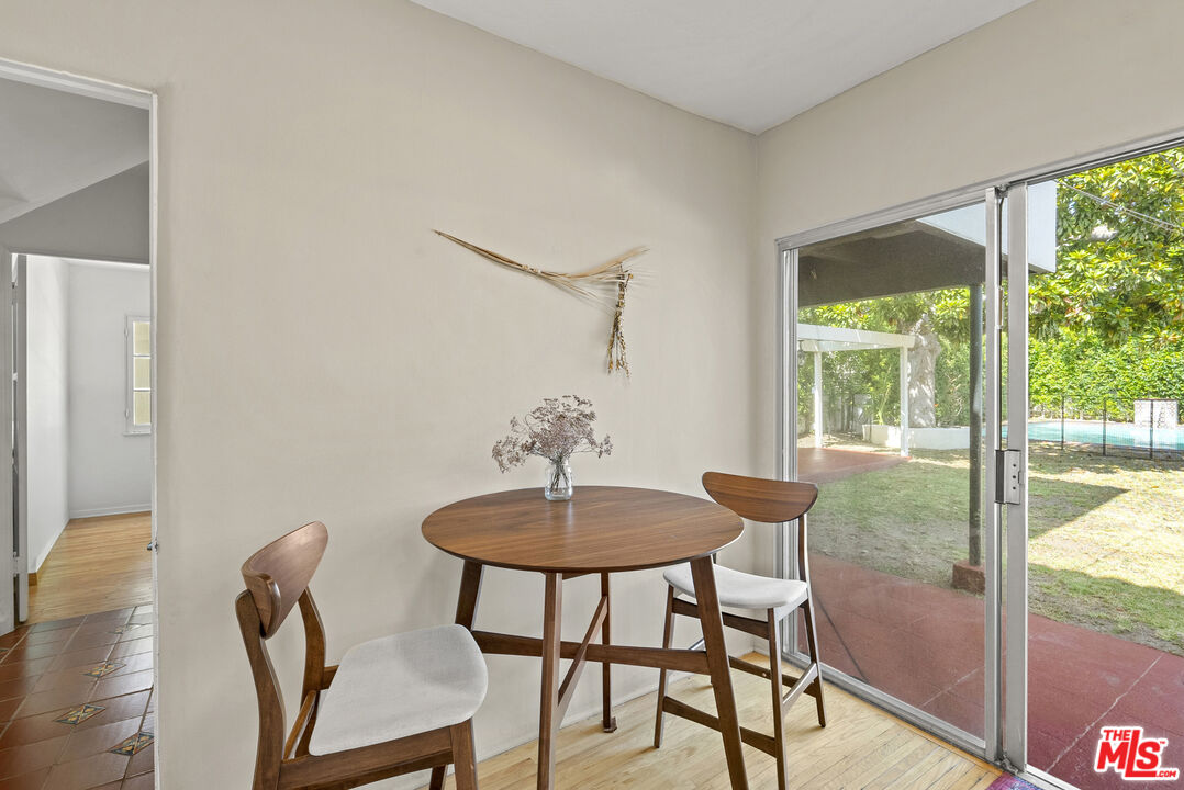 Los Angeles, California, 90036, United States, 4 Bedrooms Bedrooms, ,3 BathroomsBathrooms,Residential,For Sale,1849800